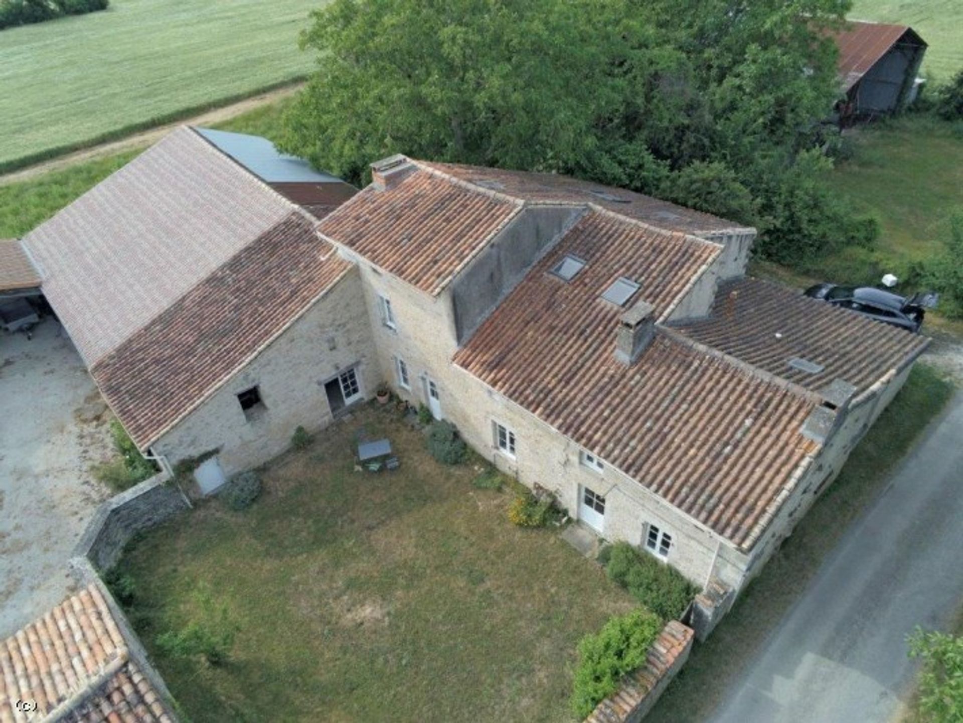 Hus i Ruffec, Nouvelle-Aquitaine 10230194