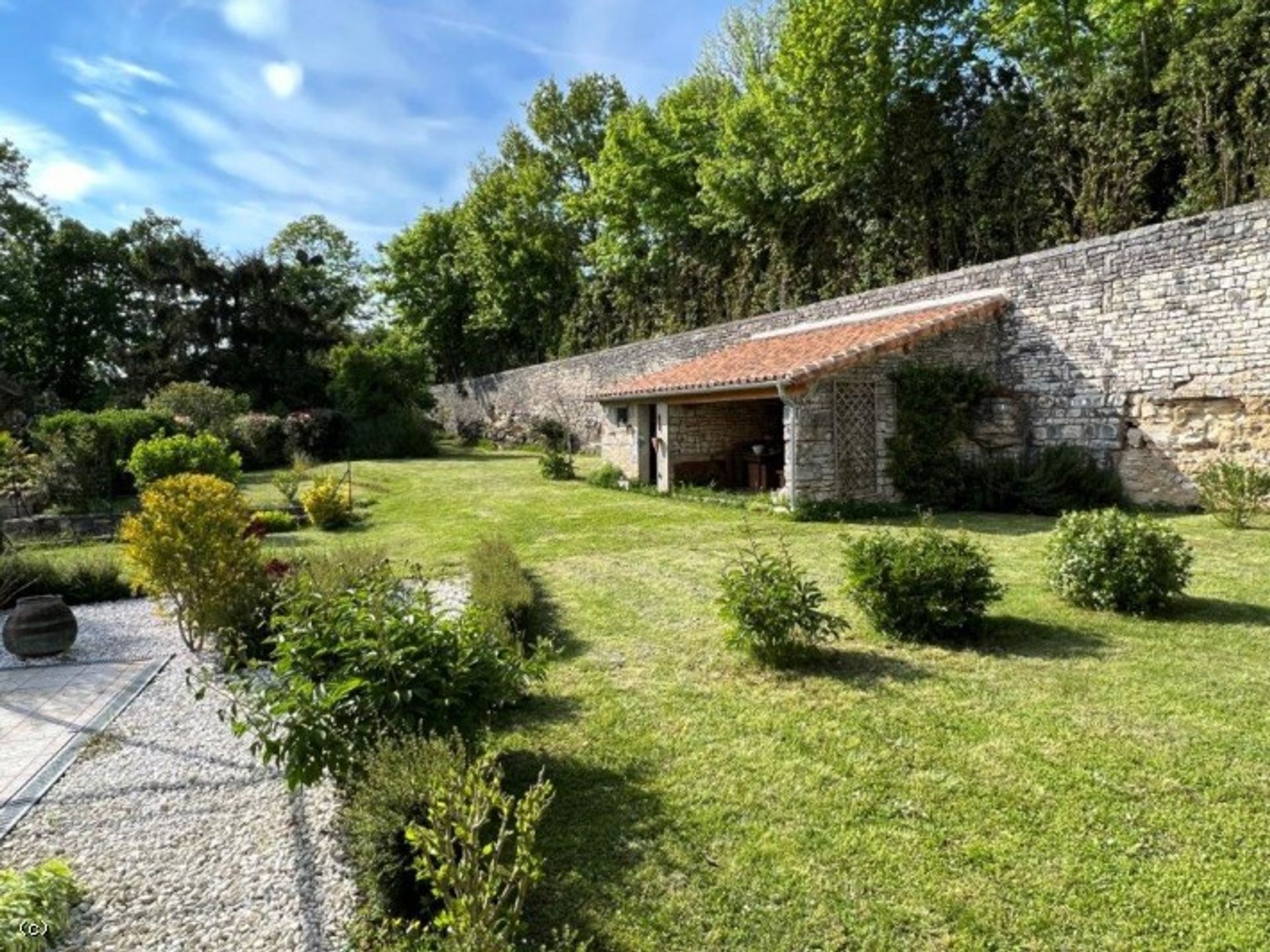 Hus i Verteuil-sur-Charente, Nouvelle-Aquitaine 10230198