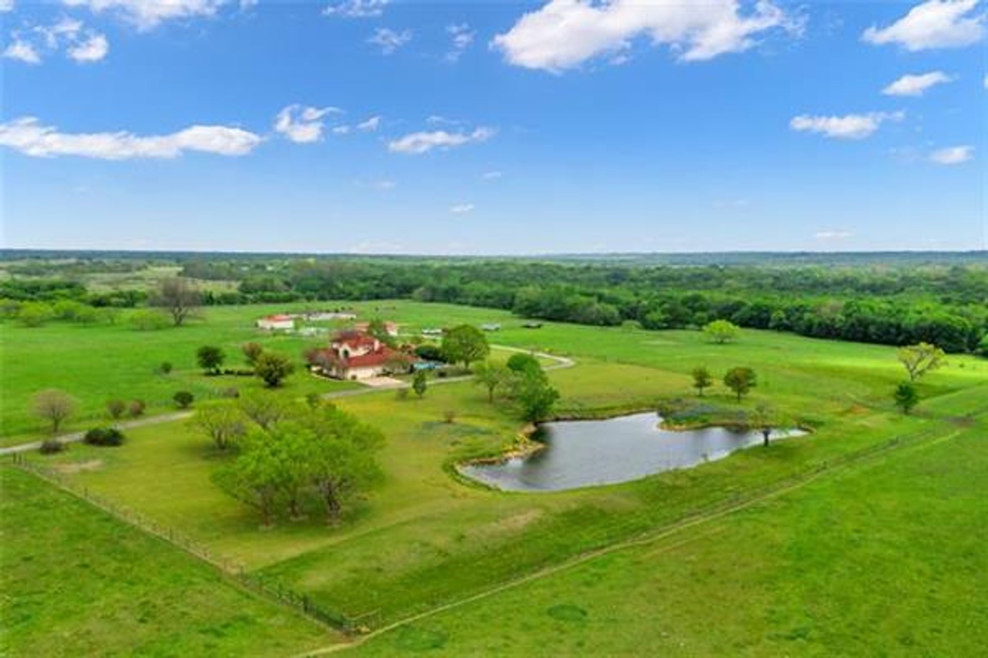 жилой дом в Maypearl, Texas 10230363