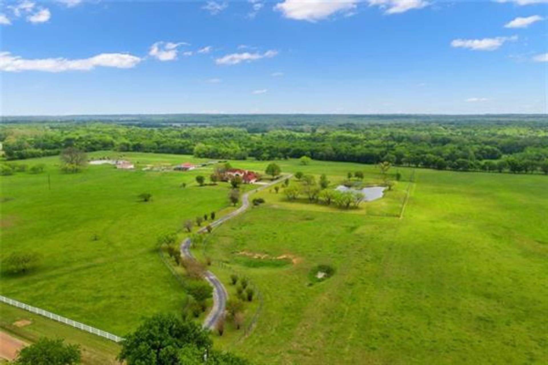 House in Maypearl, Texas 10230363