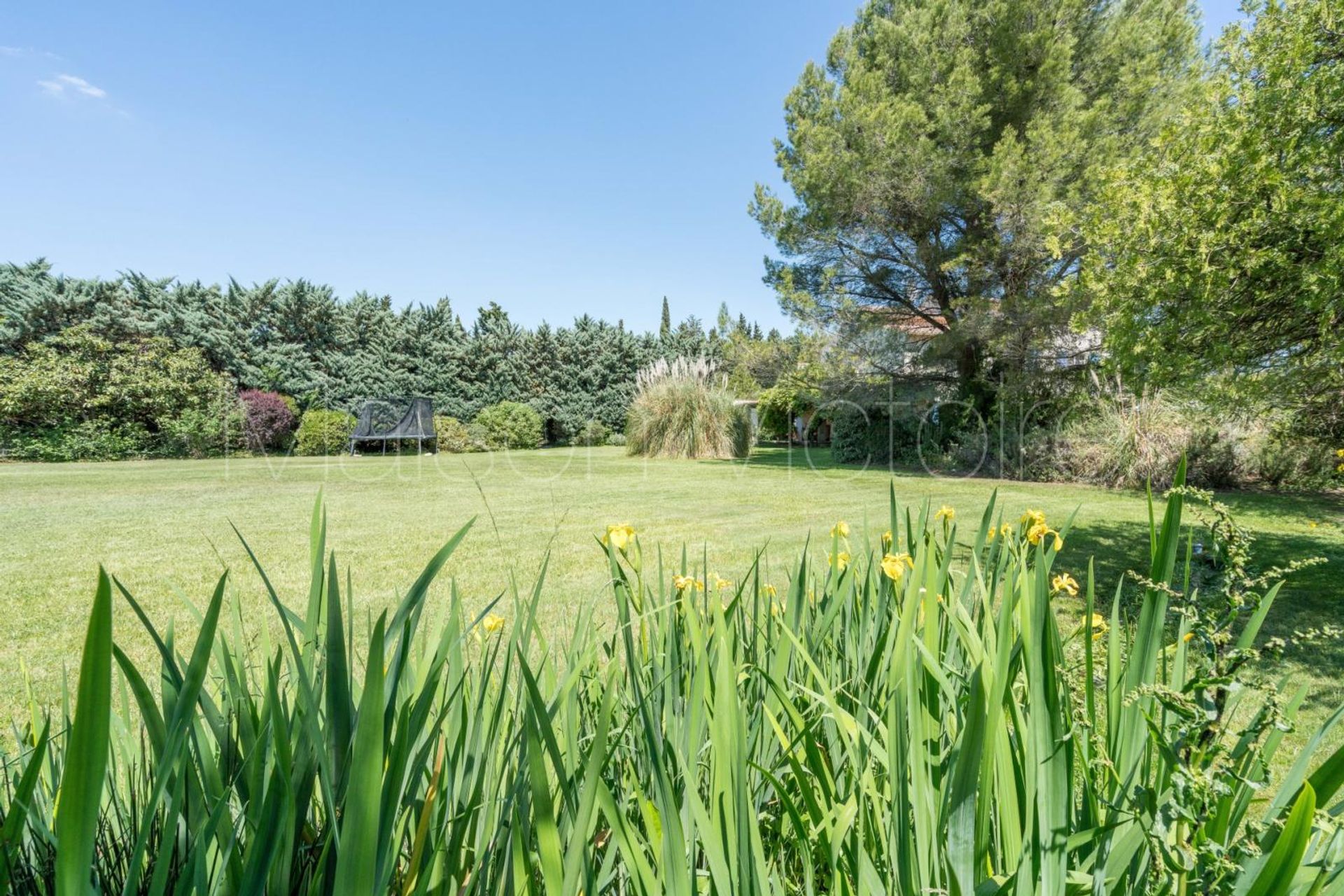 بيت في Taillades, Provence-Alpes-Côte d'Azur 10230941