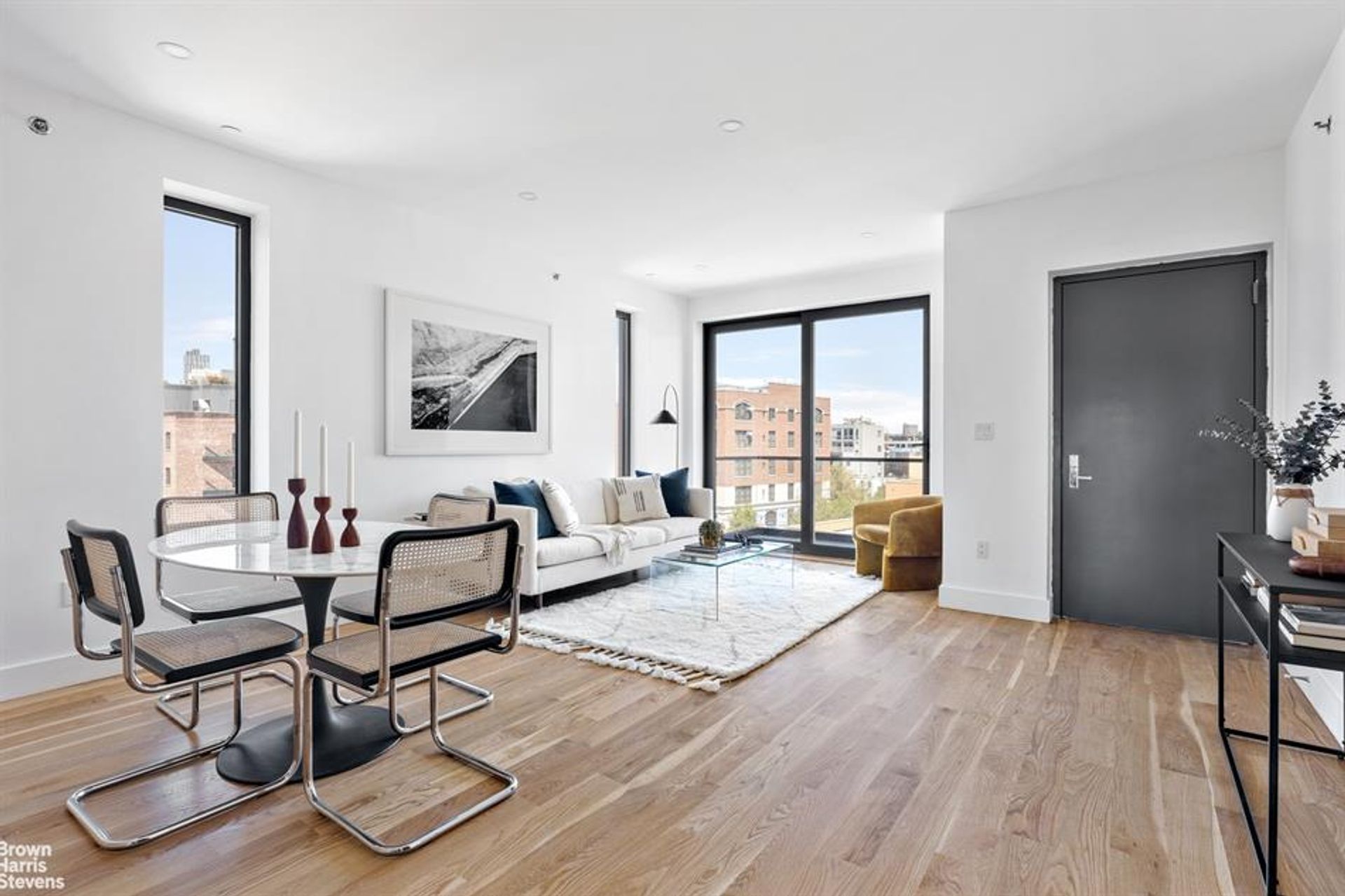 Condominium in New York, New York 10232502