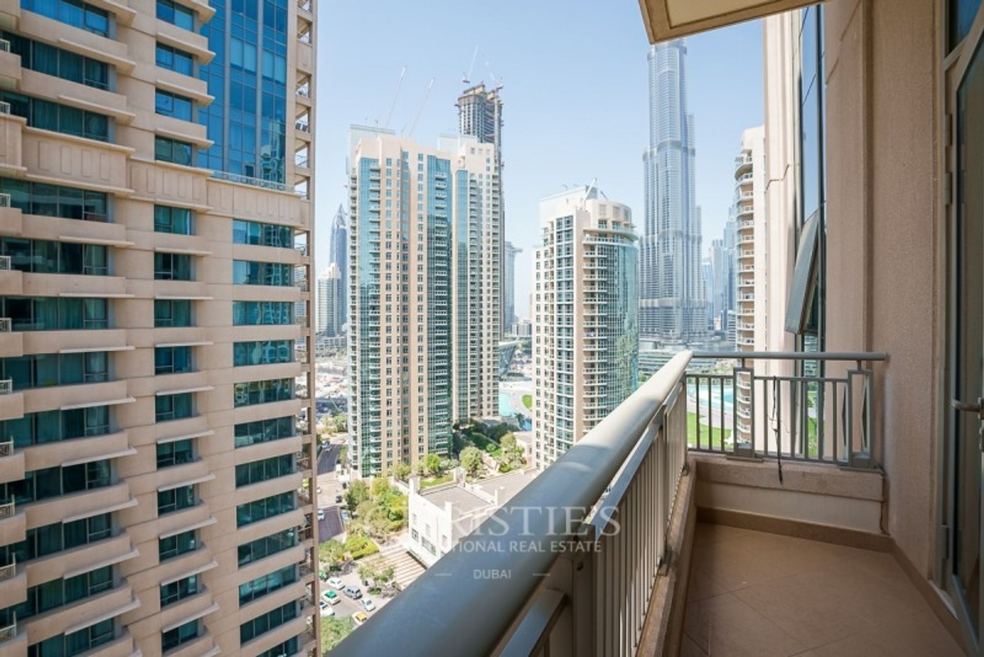 Condominium in Dubai, Dubai 10234217