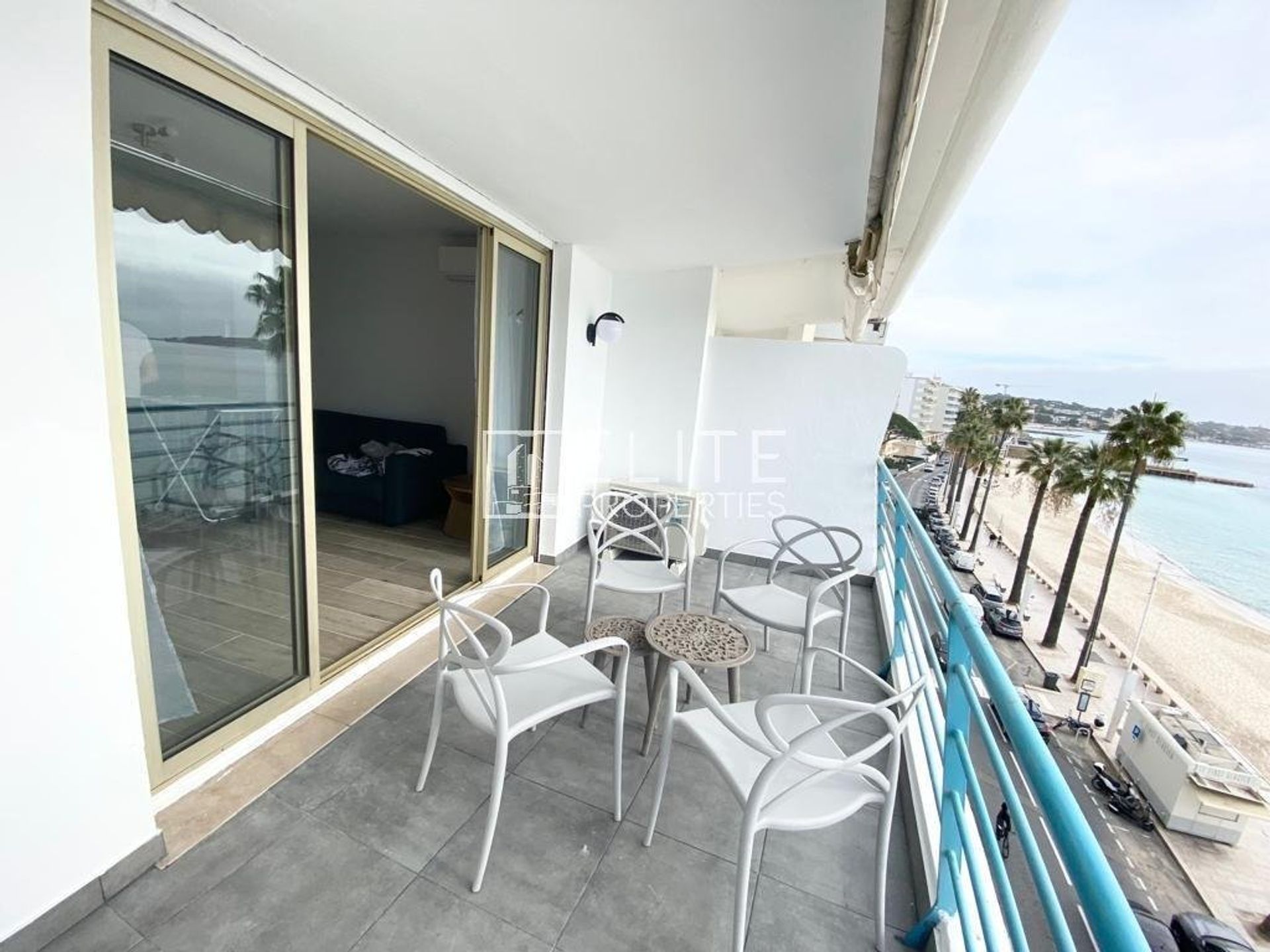 Condominium in Juan-les-Pins, Provence-Alpes-Cote d'Azur 10234440