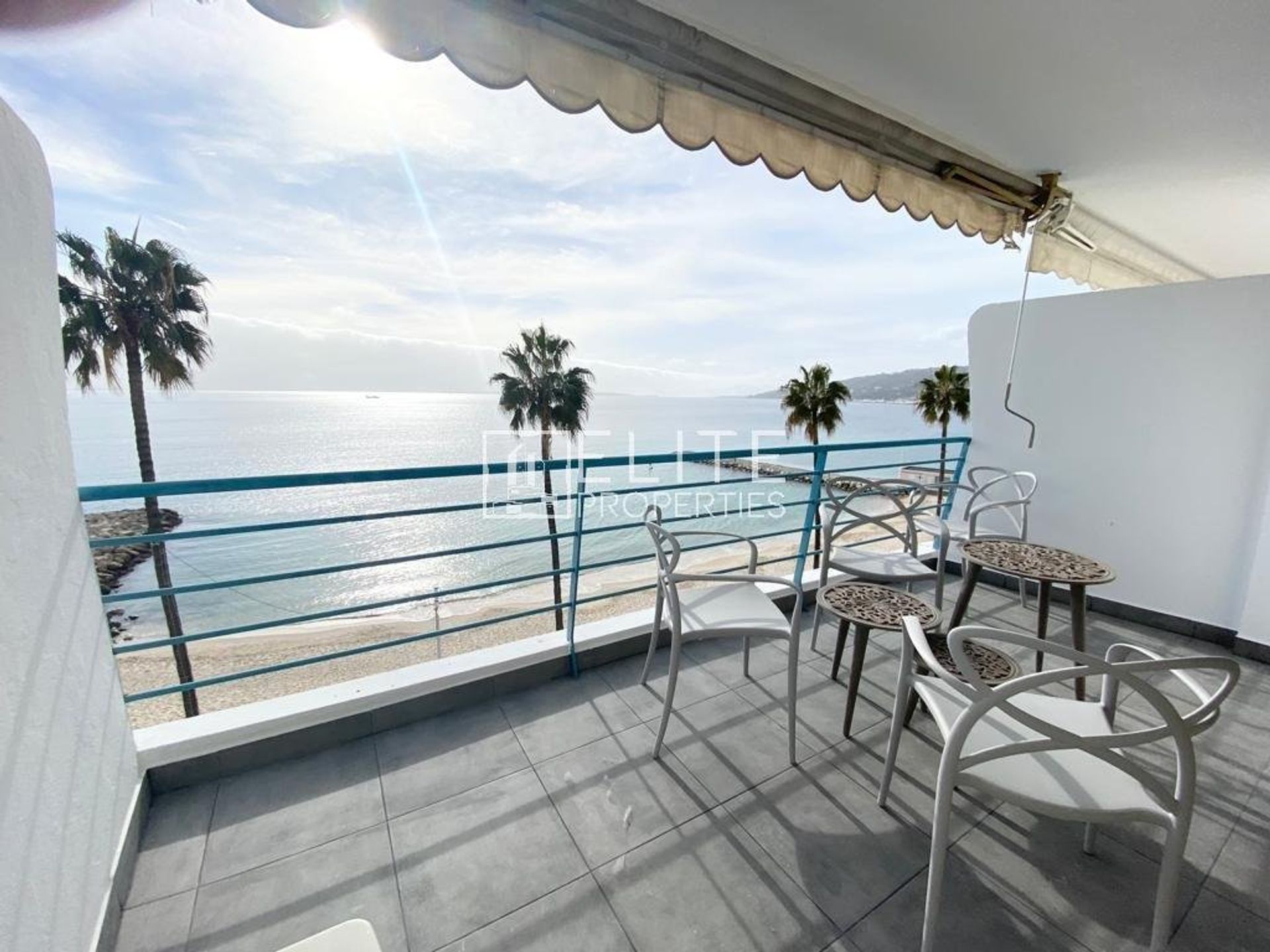 Condominium in Juan-les-Pins, Provence-Alpes-Cote d'Azur 10234440