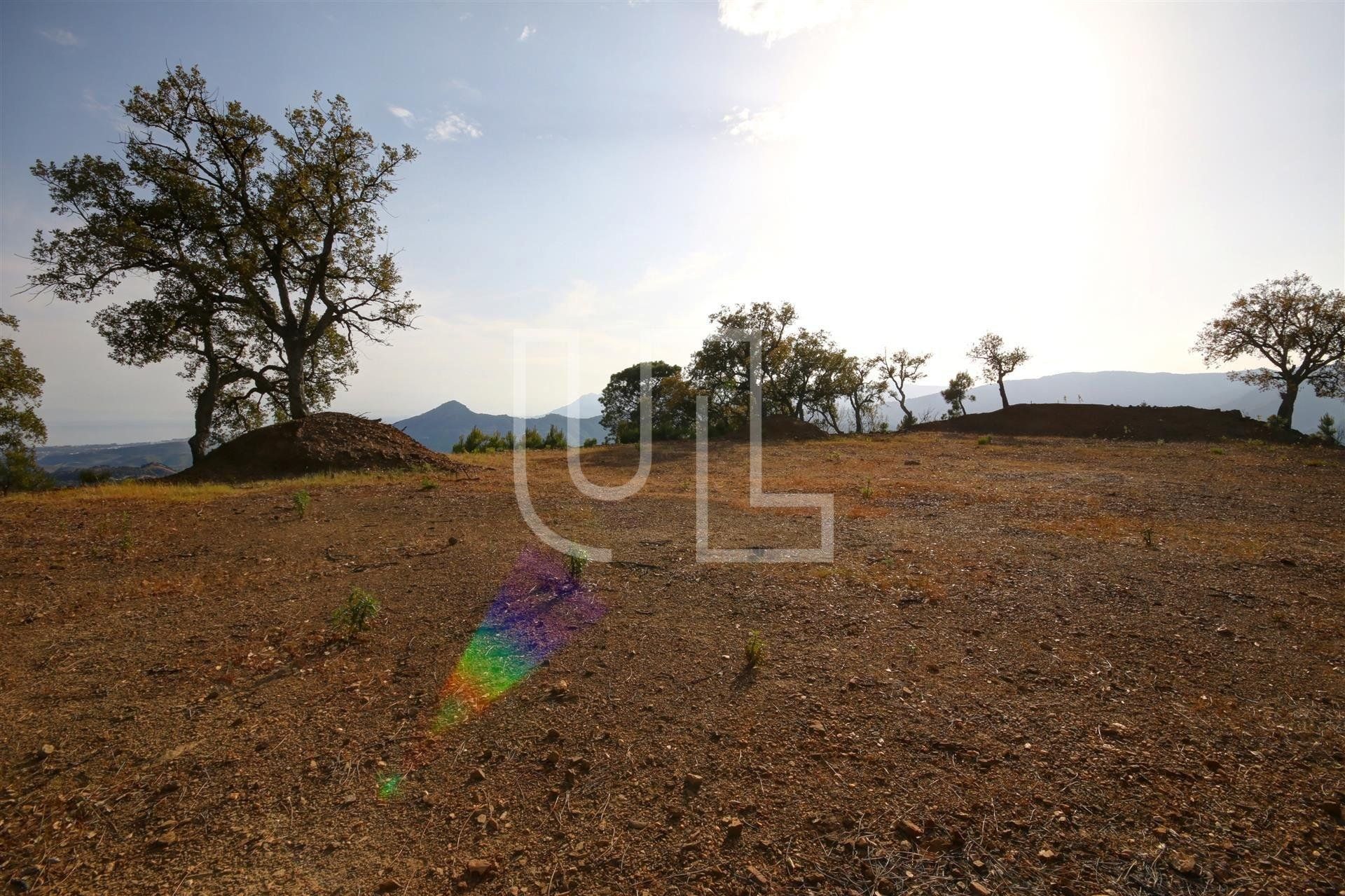 Land in Benahavís, Andalucía 10485361