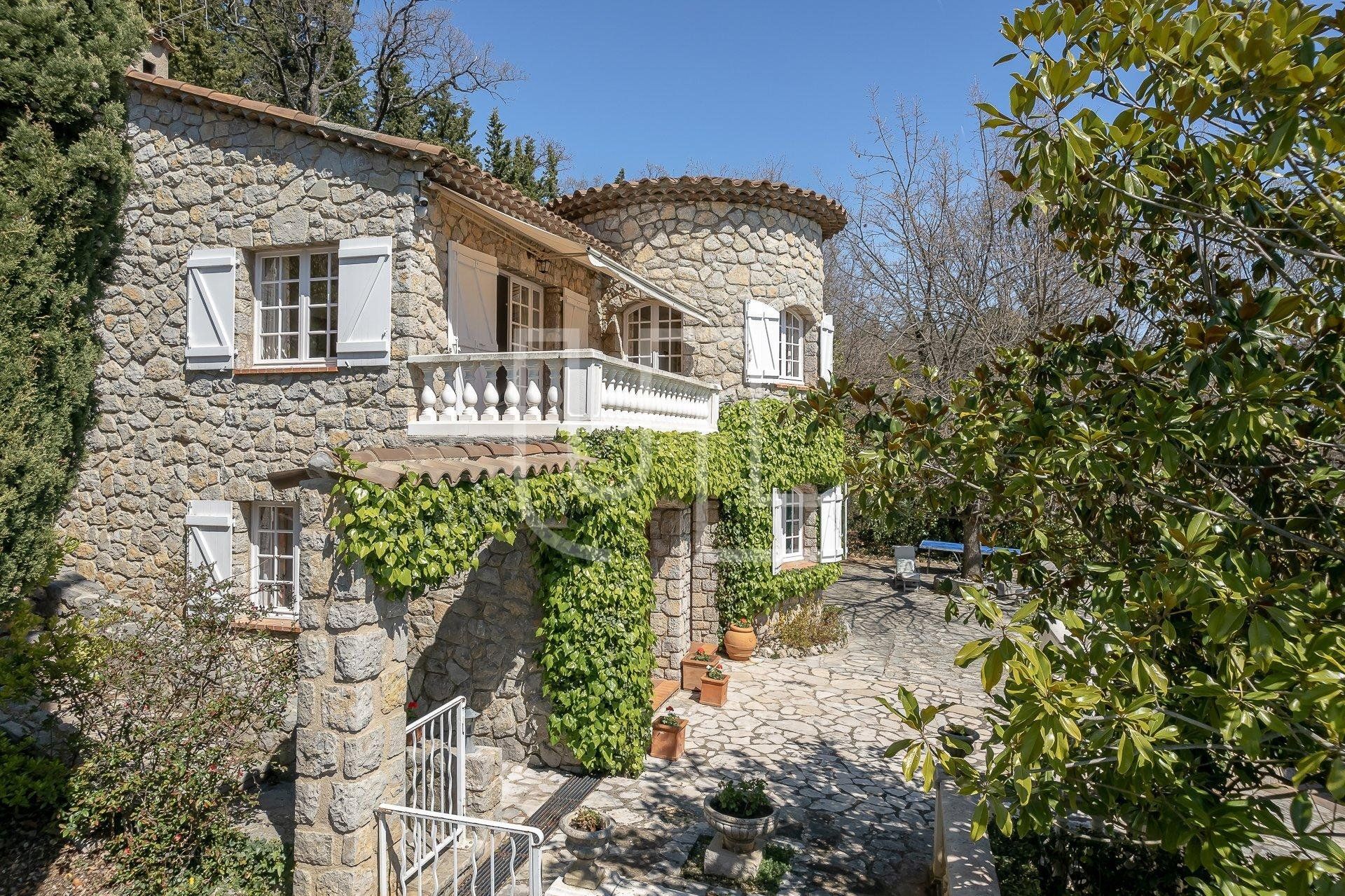 Talo sisään Le Tignet, Provence-Alpes-Côte d'Azur 10485670