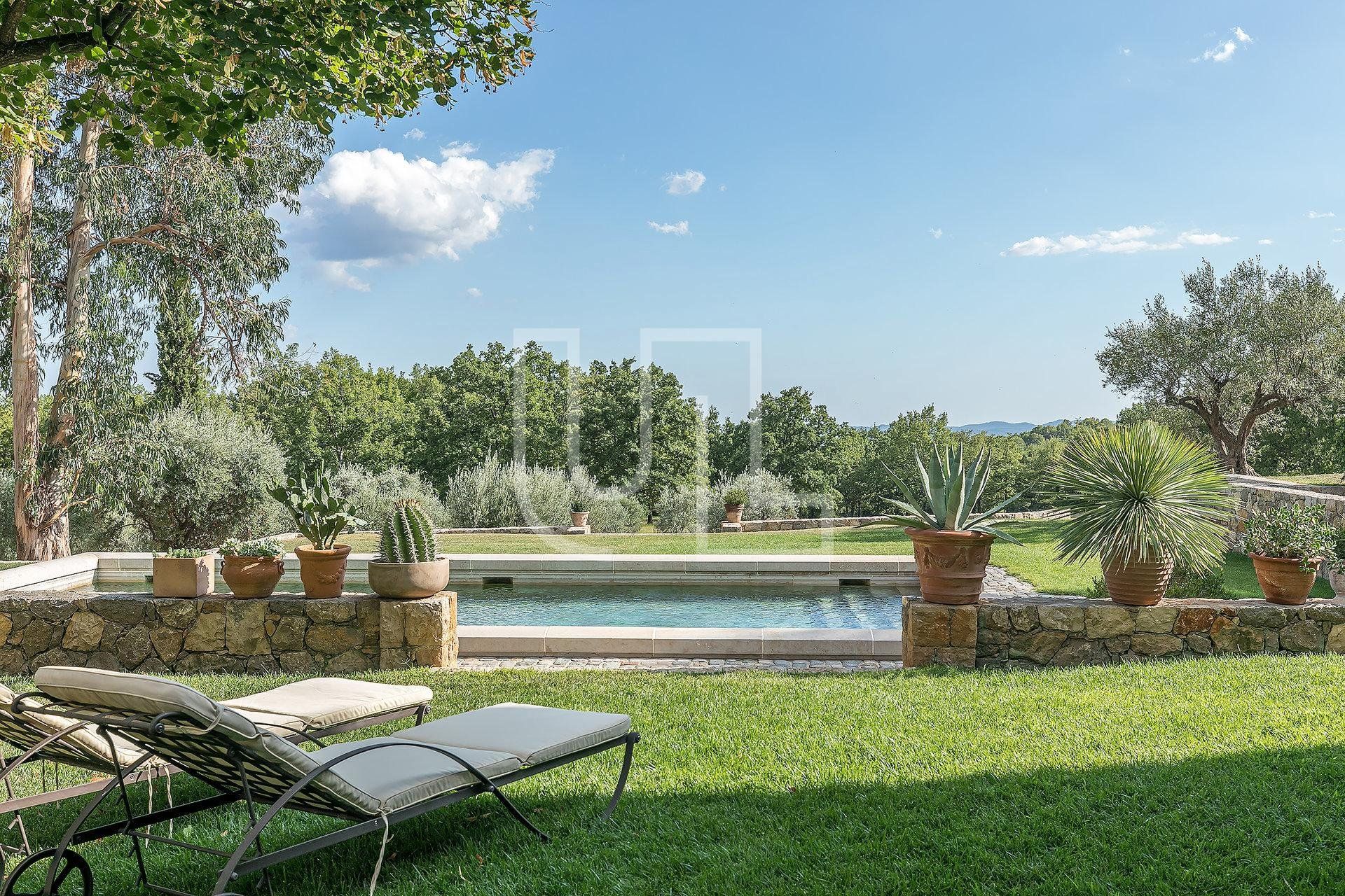 بيت في Fayence, Provence-Alpes-Cote d'Azur 10485674