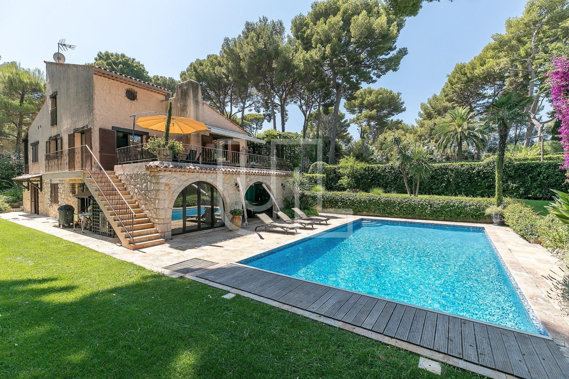 Casa nel Antibes, Provence-Alpes-Côte d'Azur 10485682