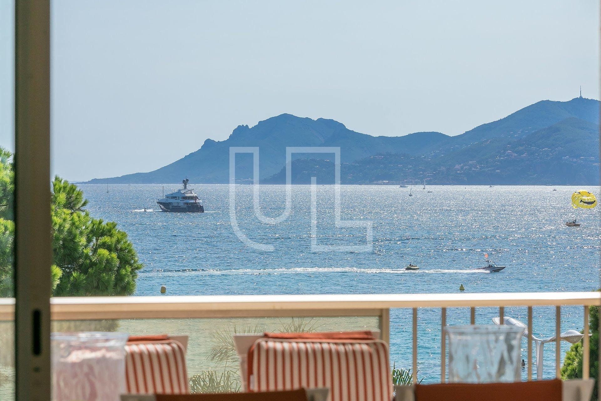 Кондоминиум в Vallauris, Provence-Alpes-Cote d'Azur 10485696