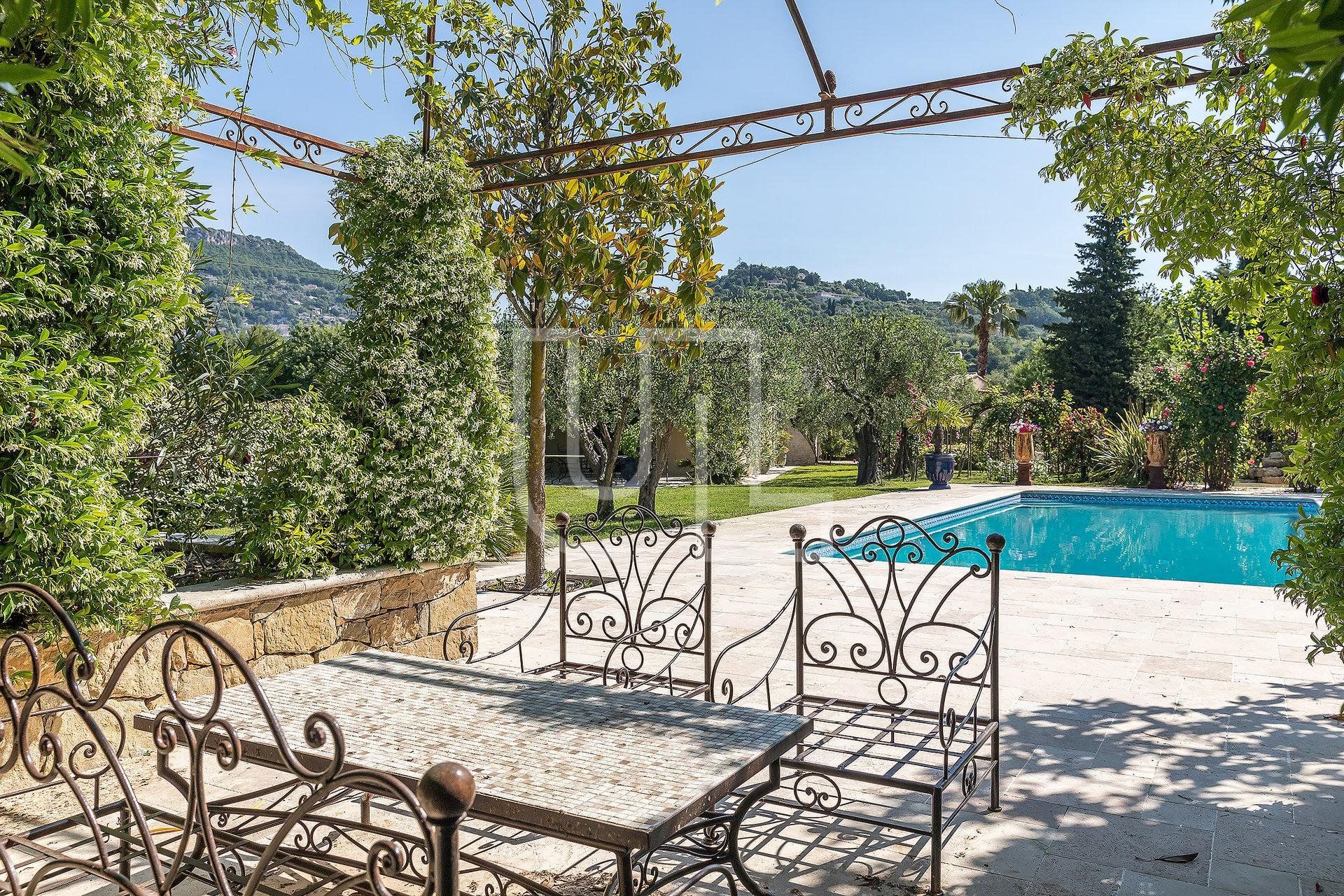 casa en Le Plan-de-Grasse, Provence-Alpes-Cote d'Azur 10485752