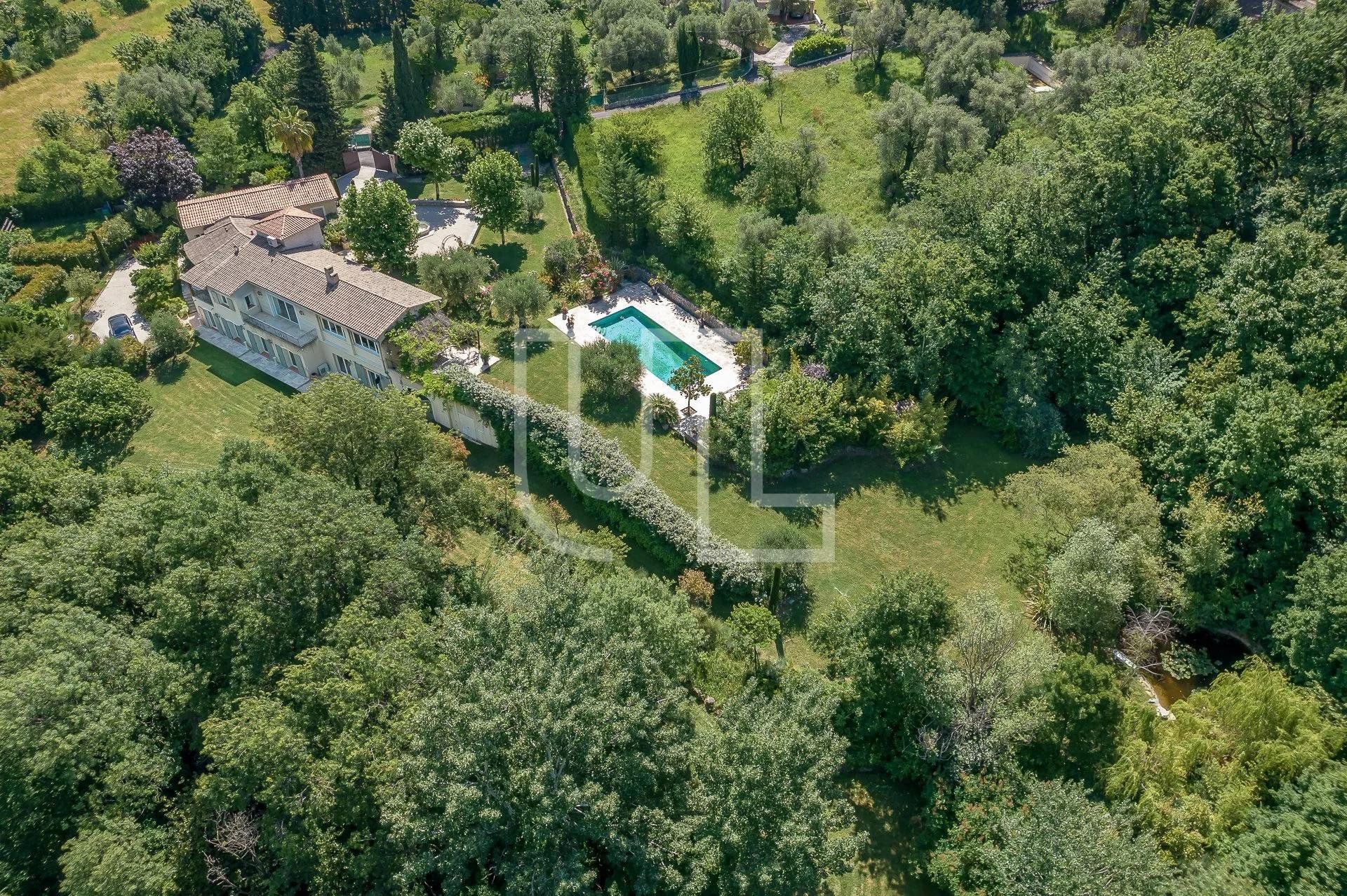 Rumah di Grasse, Provence-Alpes-Côte d'Azur 10485752