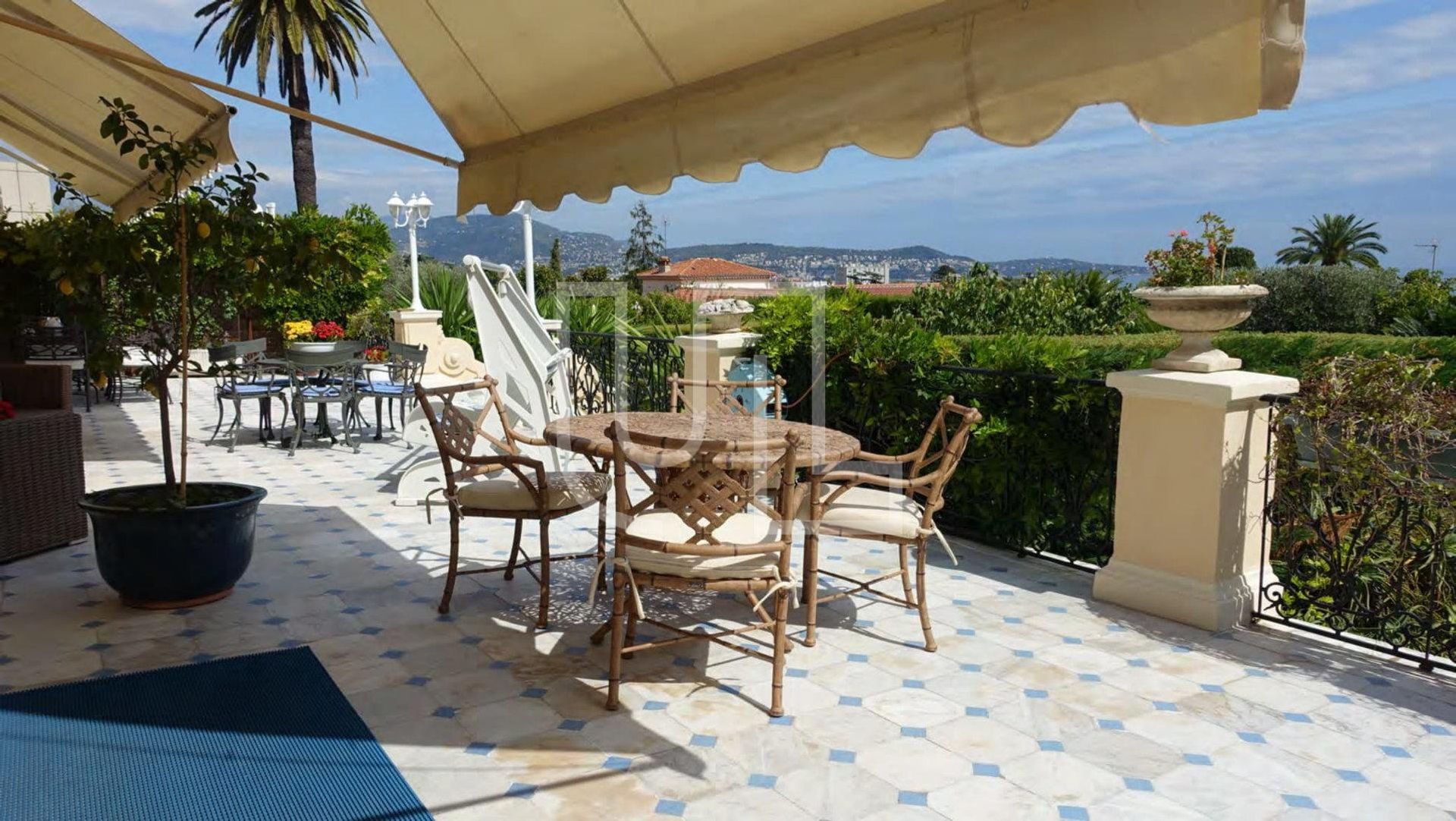 Condominio en Nice, Provence-Alpes-Côte d'Azur 10485775