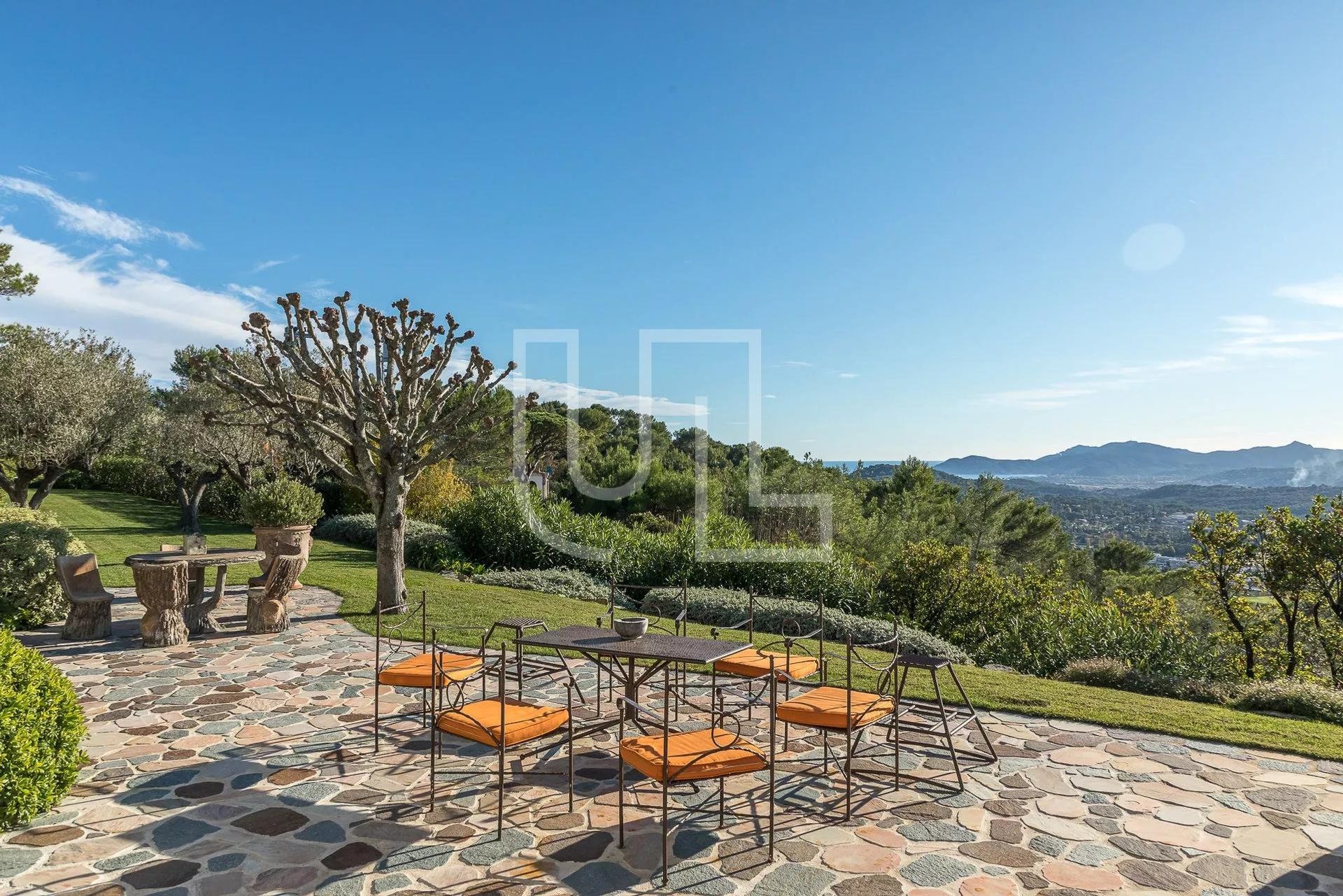 House in Mouans-Sartoux, Provence-Alpes-Cote d'Azur 10485903