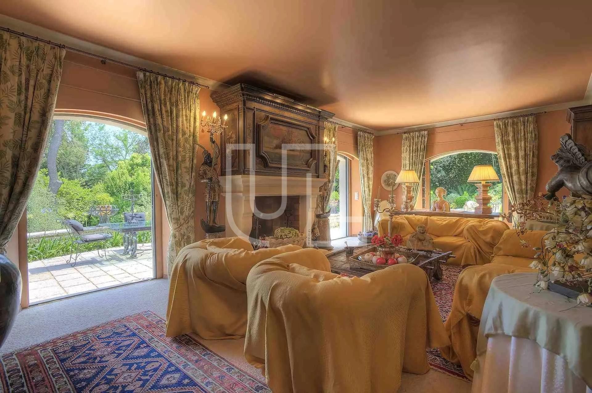 rumah dalam Mougins, Provence-Alpes-Côte d'Azur 10485916