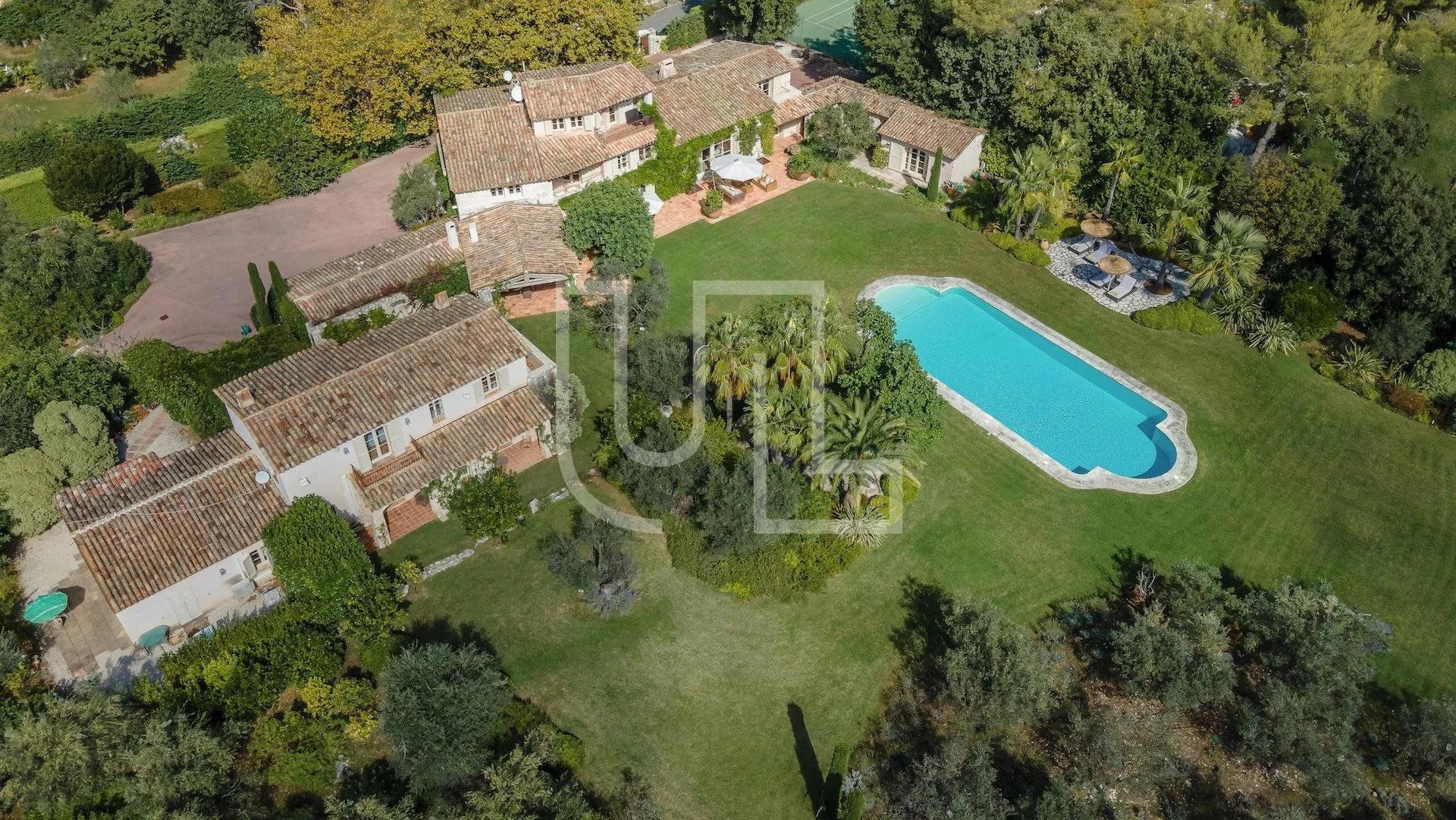 Rumah di Saint-Paul-de-Vence, Provence-Alpes-Côte d'Azur 10486011