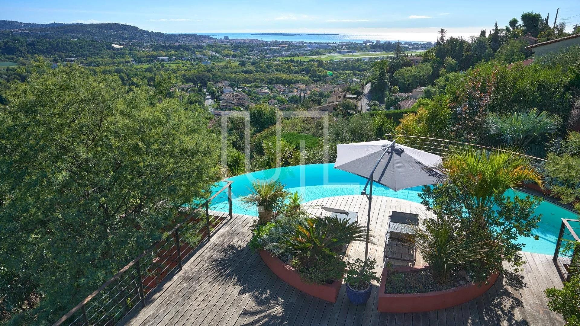 Casa nel Mandelieu-la-Napoule, Provence-Alpes-Côte d'Azur 10486020