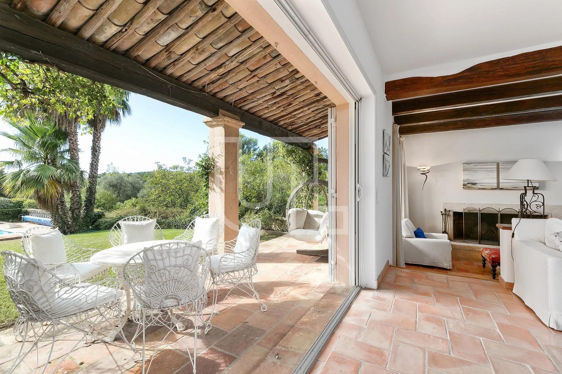 casa en Tourrettes-sur-Loup, Provence-Alpes-Côte d'Azur 10486027