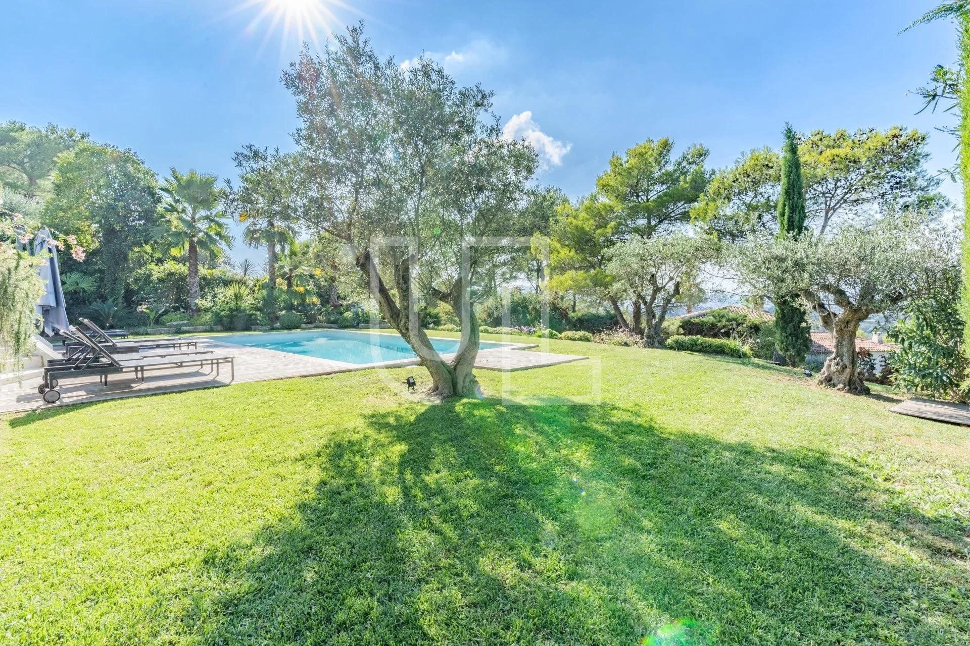 rumah dalam Mougins, Provence-Alpes-Côte d'Azur 10486120