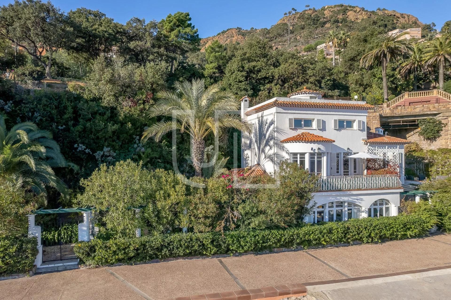 Casa nel Théoule-sur-Mer, Provence-Alpes-Côte d'Azur 10486197