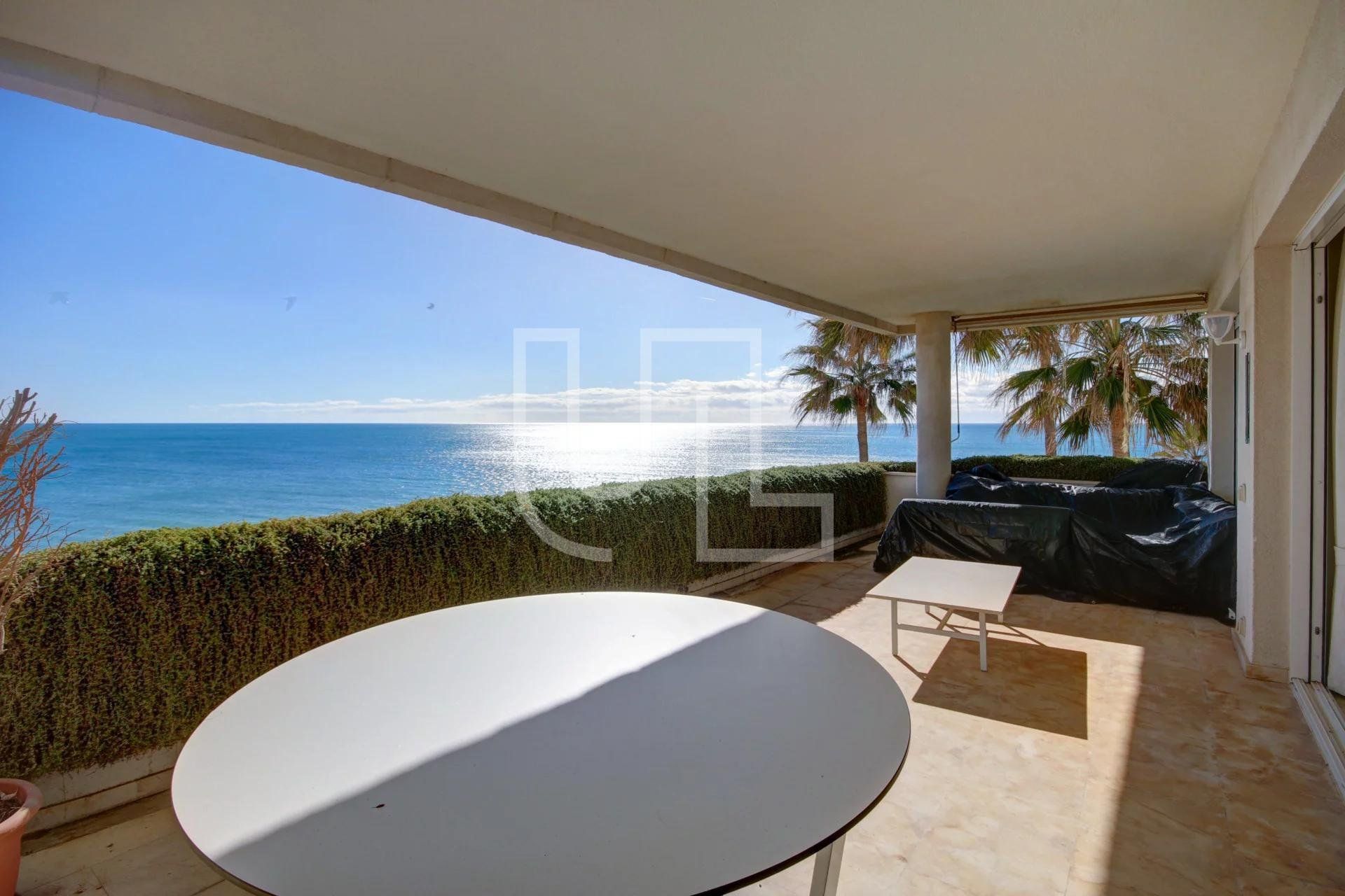 Condominium dans Estepona, Andalousie 10486198