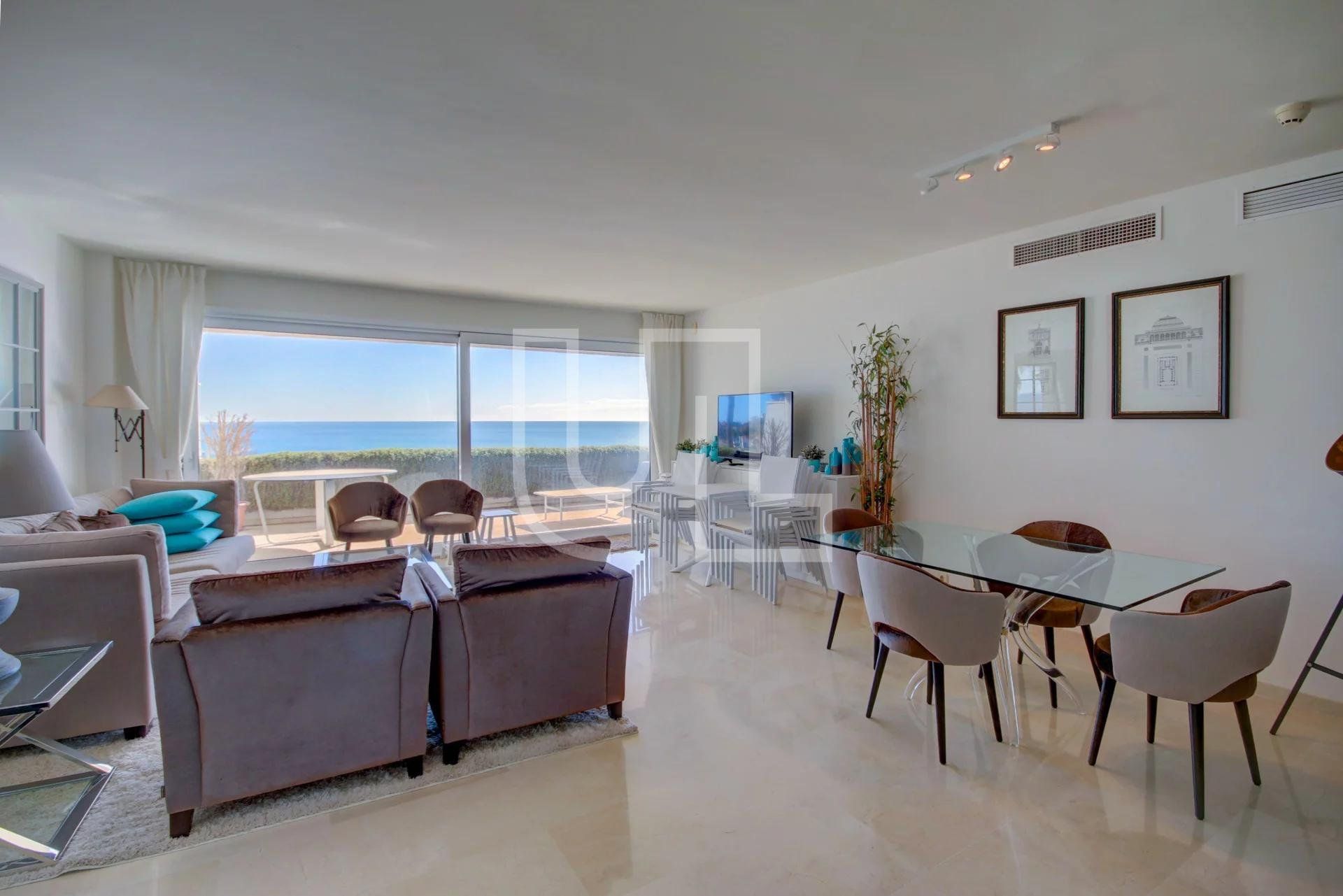 Condominium dans Estepona, Andalousie 10486198