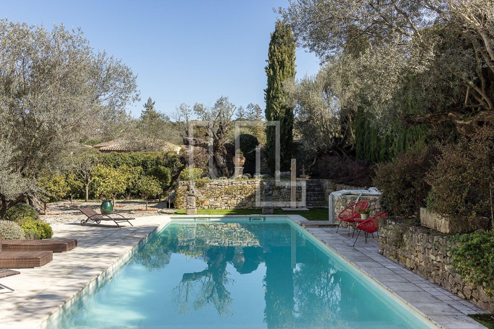 жилой дом в Mougins, Provence-Alpes-Côte d'Azur 10486350