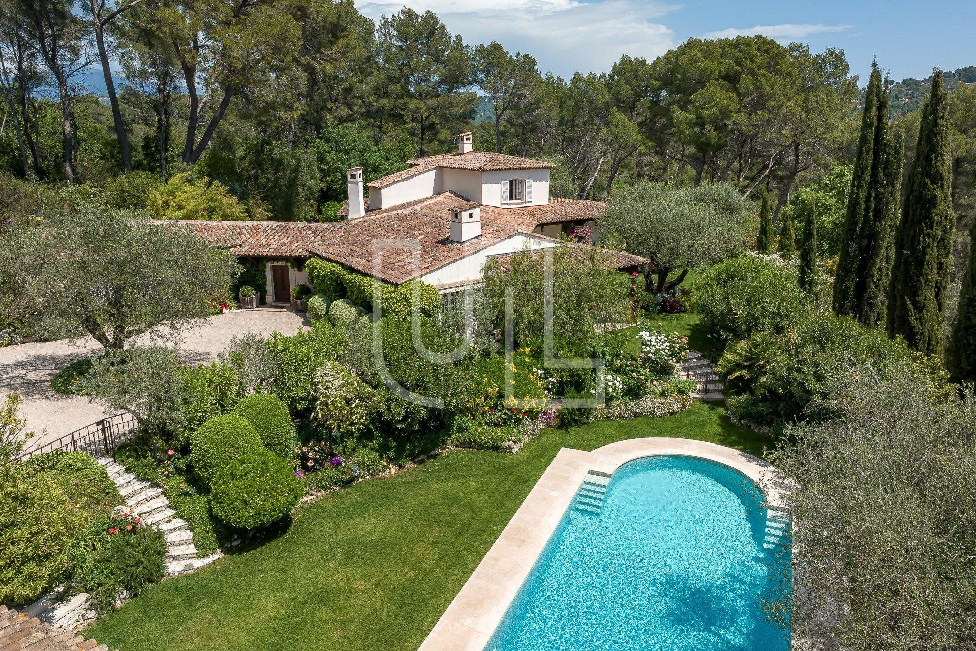 casa en La Roquette-sur-Siagne, Provence-Alpes-Cote d'Azur 10486397