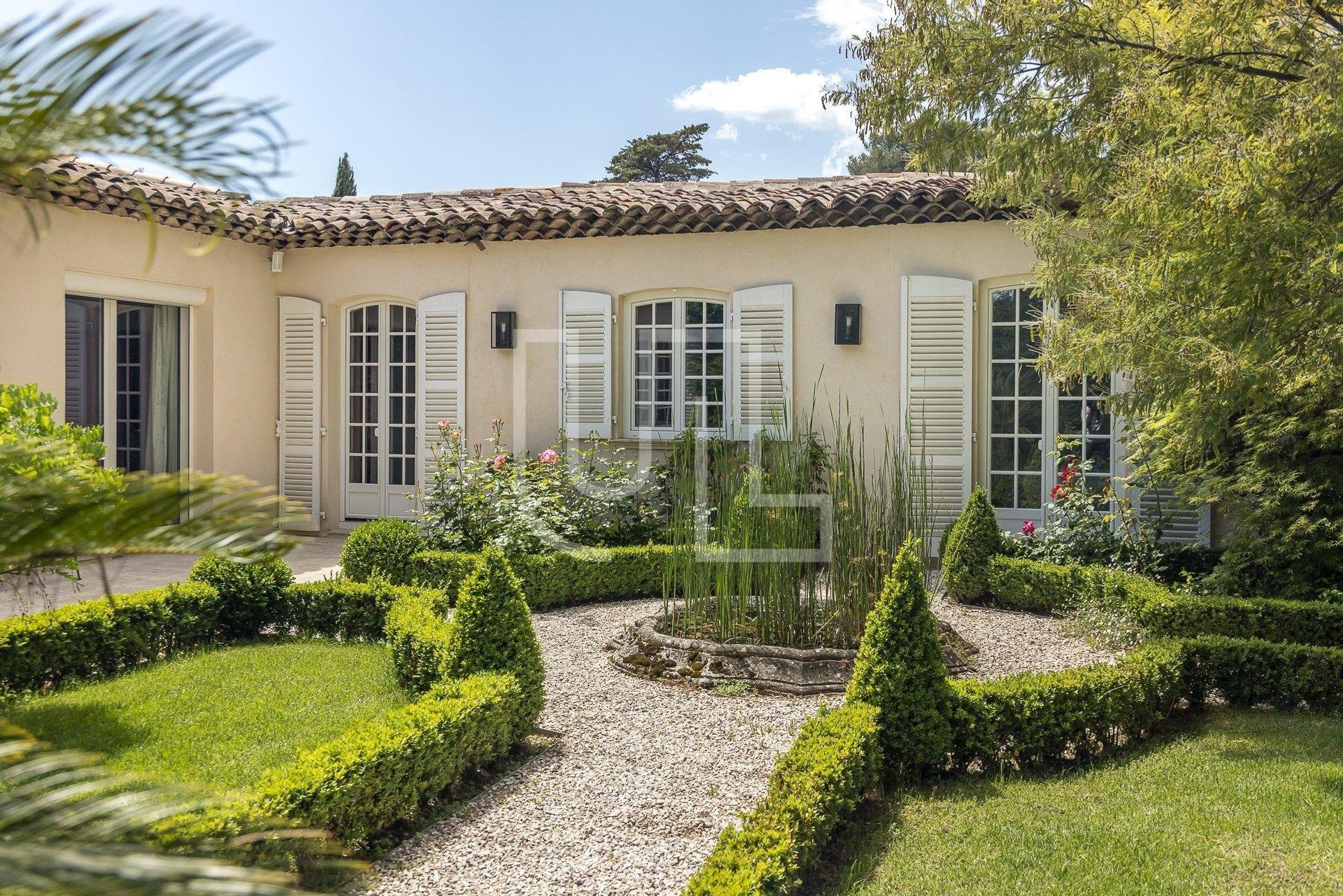 Будинок в La Roquette-sur-Siagne, Provence-Alpes-Cote d'Azur 10486397