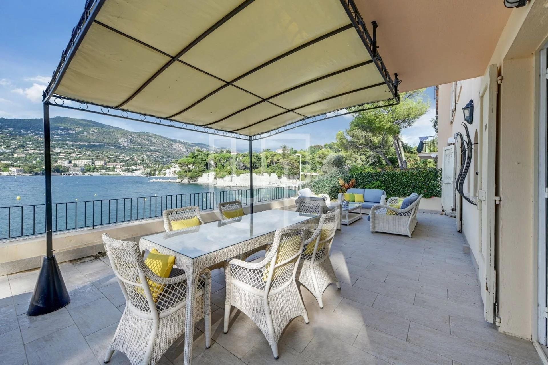 Condominium dans Saint-Jean-Cap-Ferrat, Provence-Alpes-Côte d'Azur 10486400