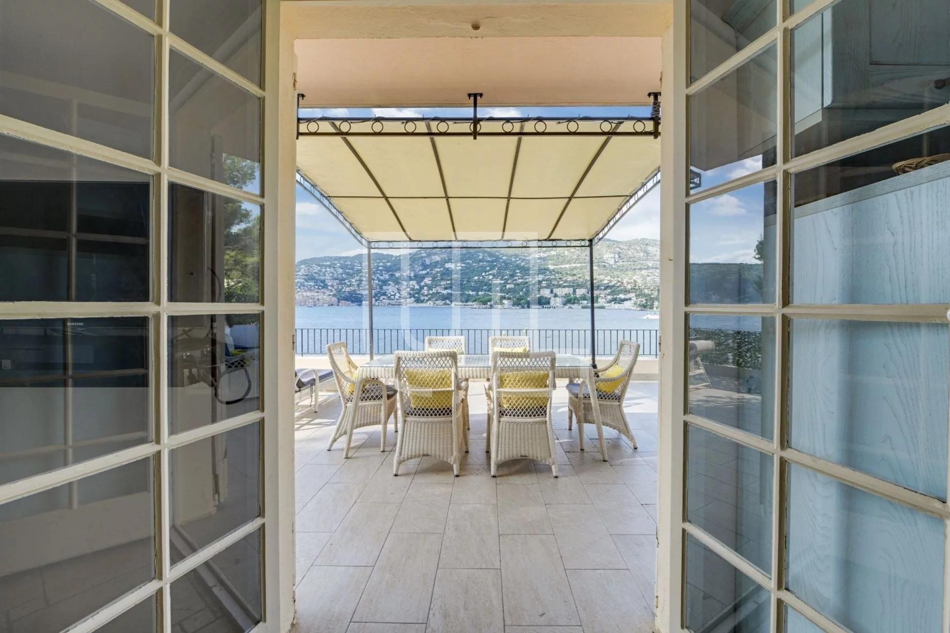 Condominium dans Saint-Jean-Cap-Ferrat, Provence-Alpes-Côte d'Azur 10486400