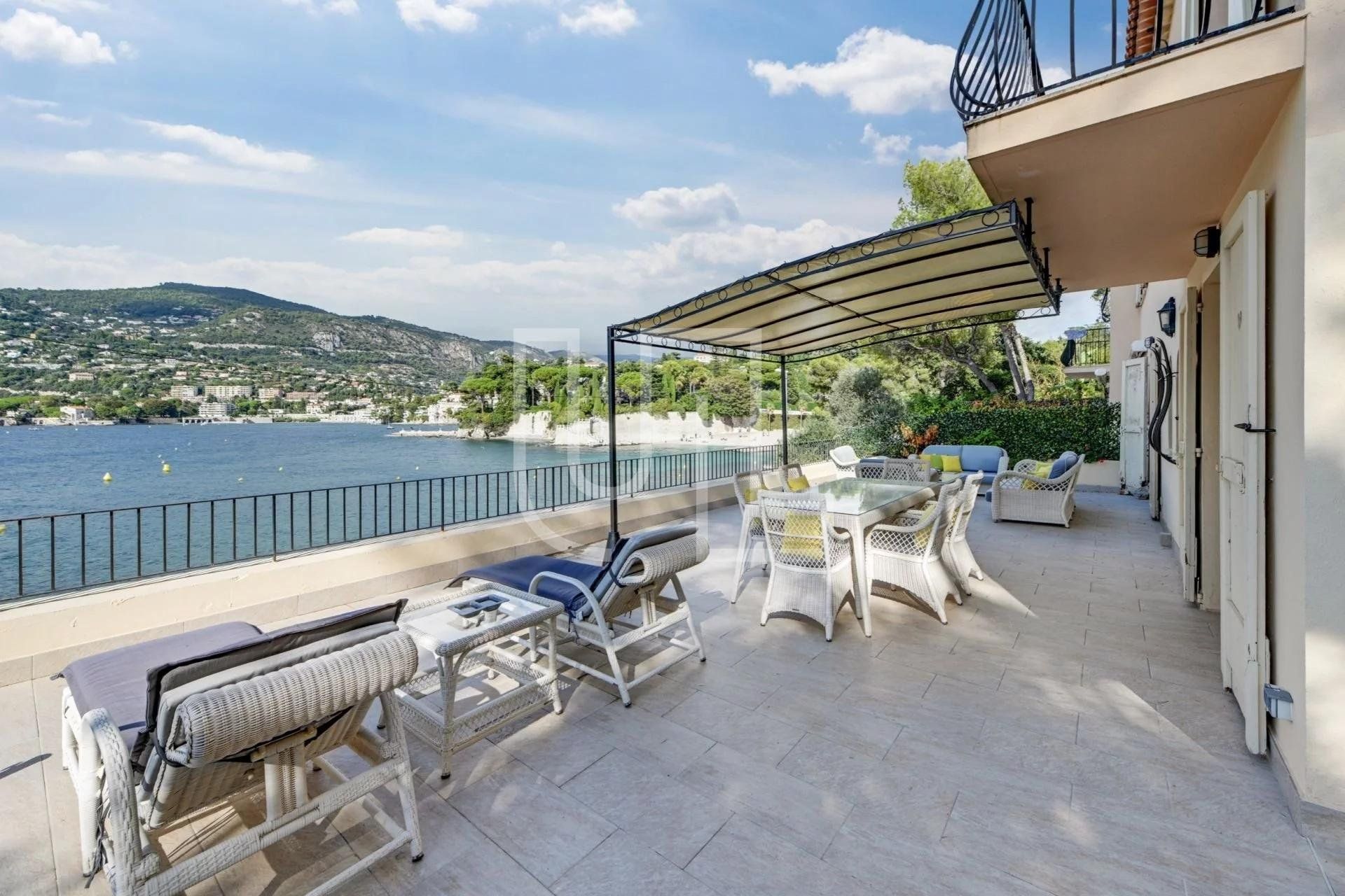 Condominium dans Saint-Jean-Cap-Ferrat, Provence-Alpes-Côte d'Azur 10486400