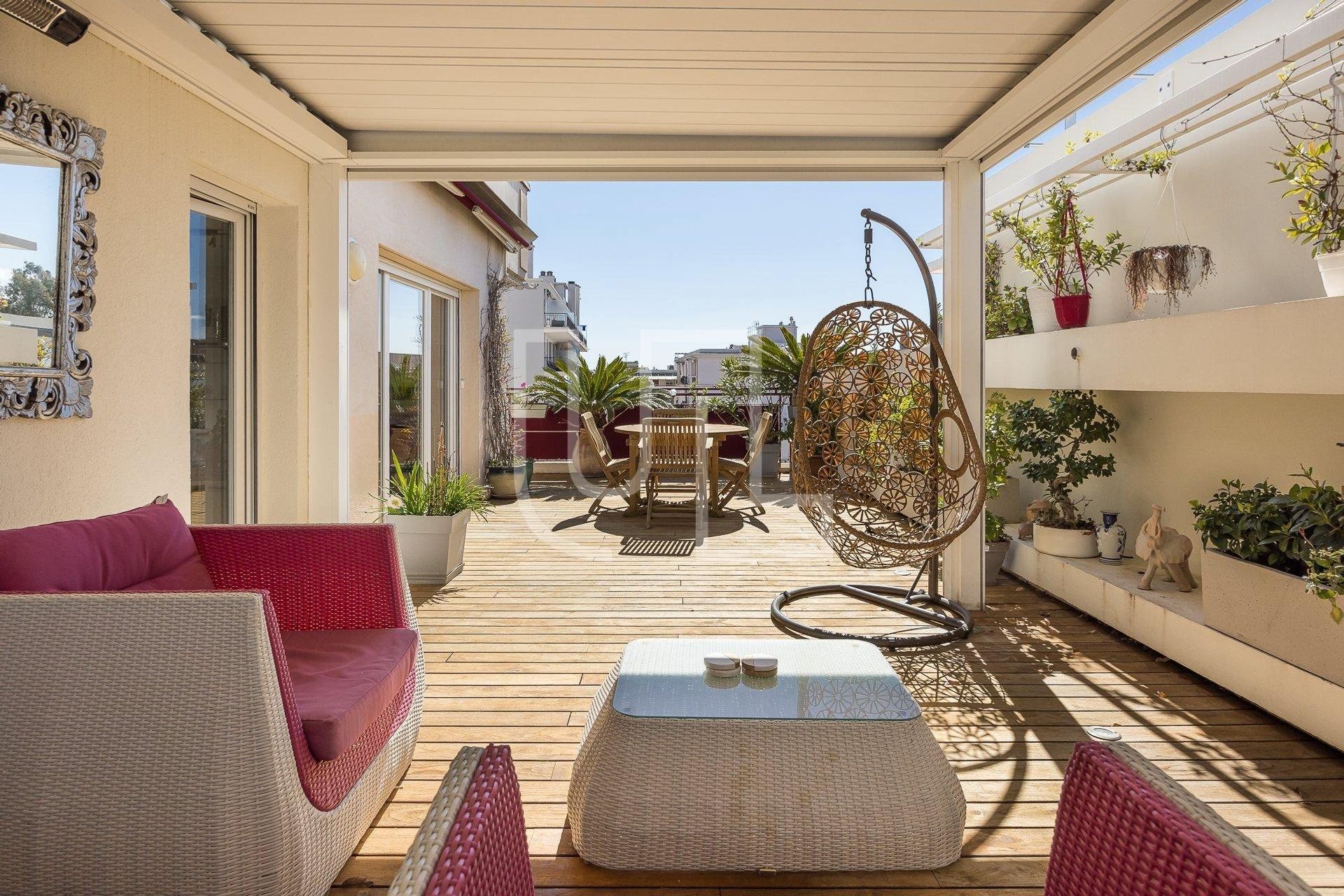 Condominium in Antibes, Provence-Alpes-Côte d'Azur 10486418