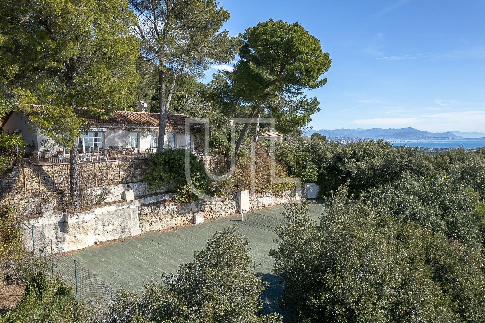 casa no Vallauris, Provence-Alpes-Côte d'Azur 10486463