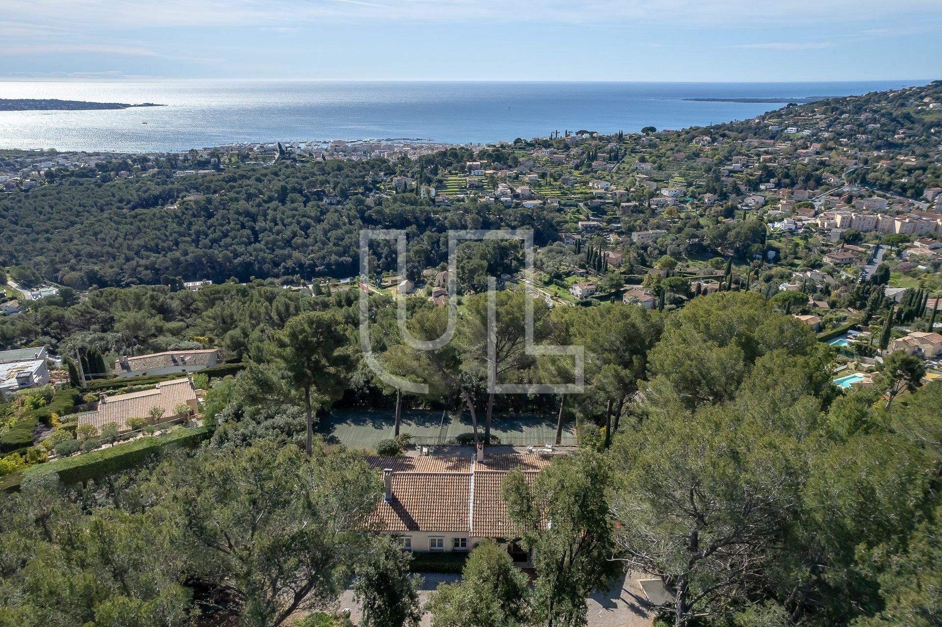 casa no Vallauris, Provence-Alpes-Côte d'Azur 10486463