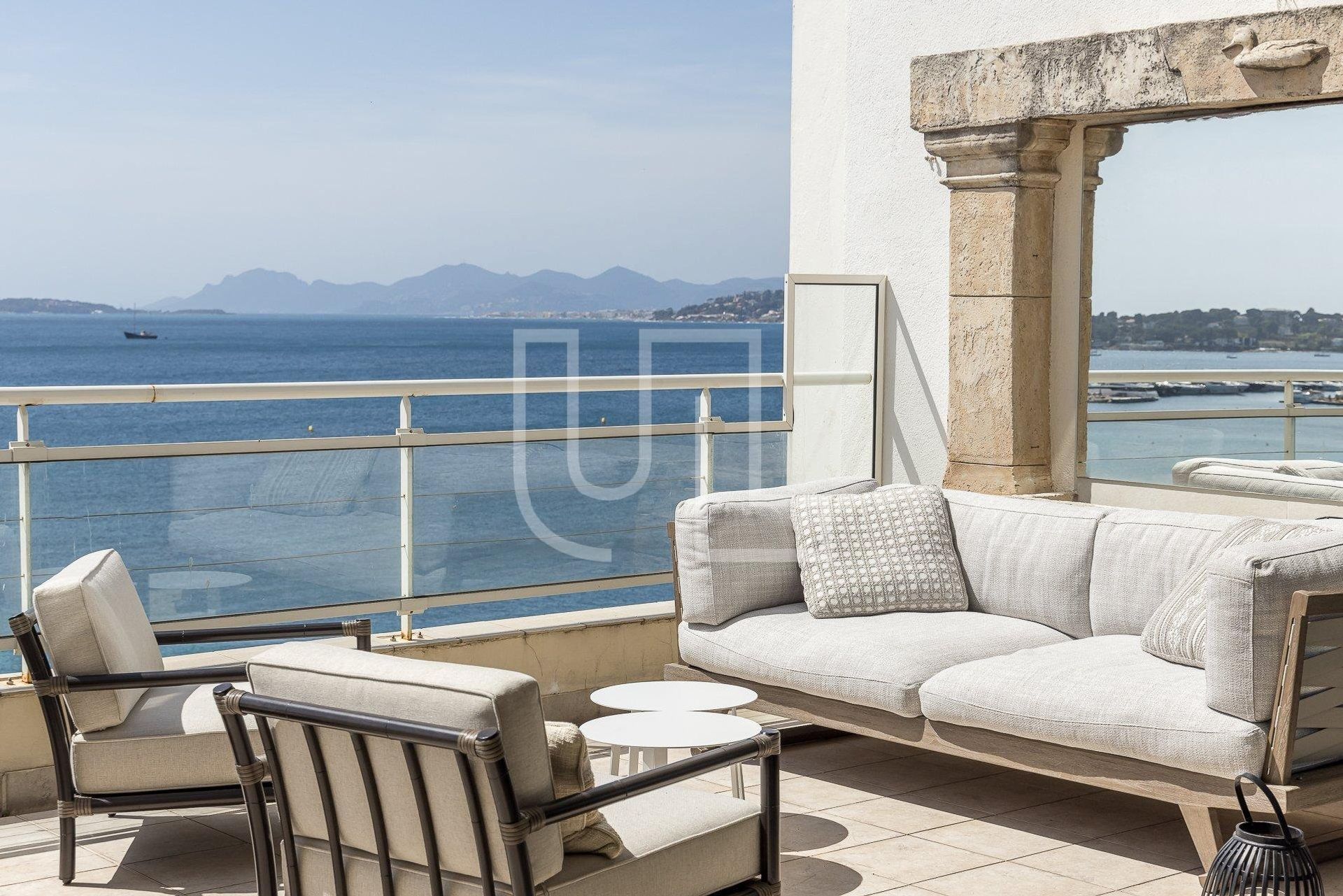 Condominium in Juan-les-Pins, Provence-Alpes-Cote d'Azur 10486476