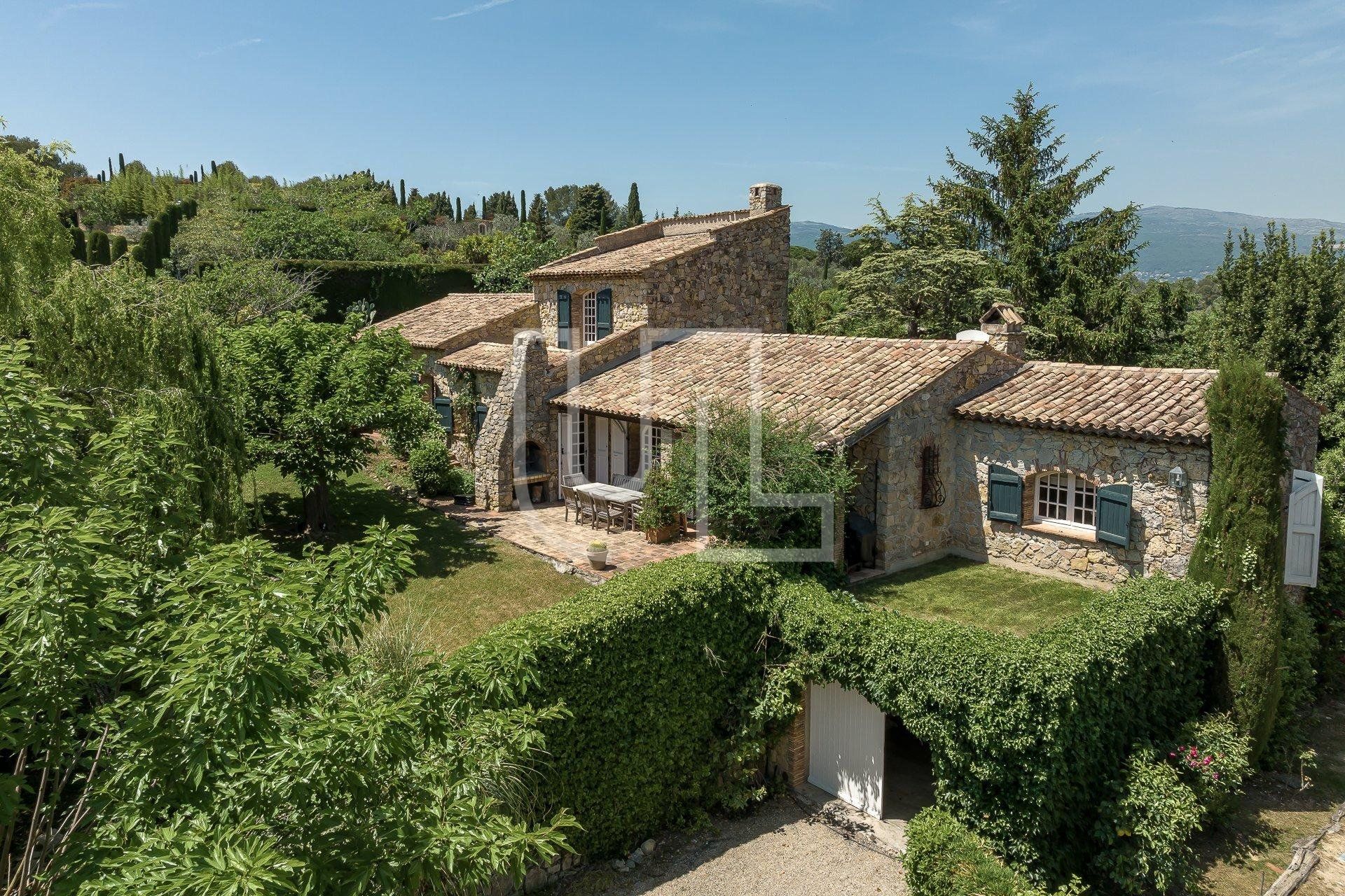 rumah dalam Mouans-Sartoux, Provence-Alpes-Côte d'Azur 10486614