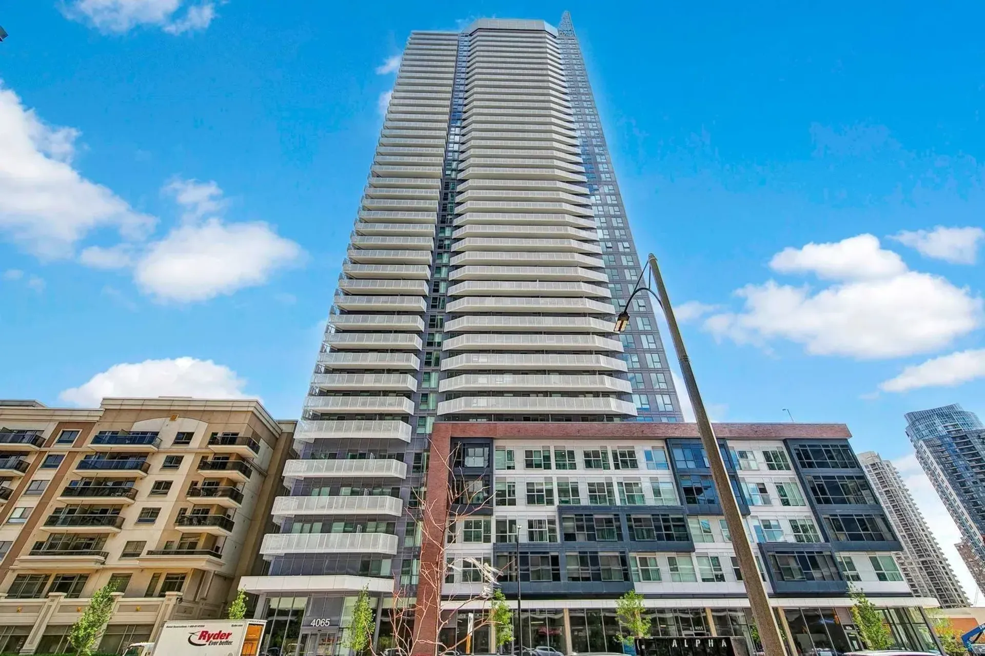 Condominio en Mississauga, 4065 Confederation Parkway 10585658