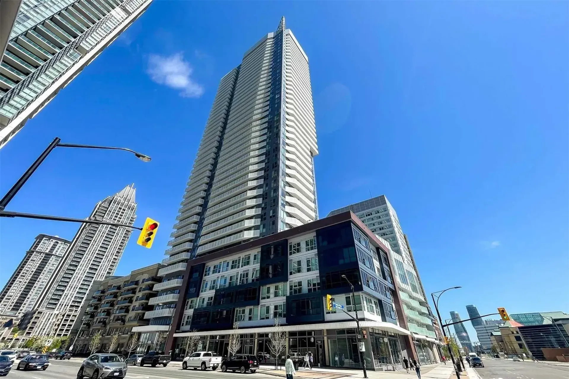 Condominio en Mississauga, 4065 Confederation Parkway 10585658