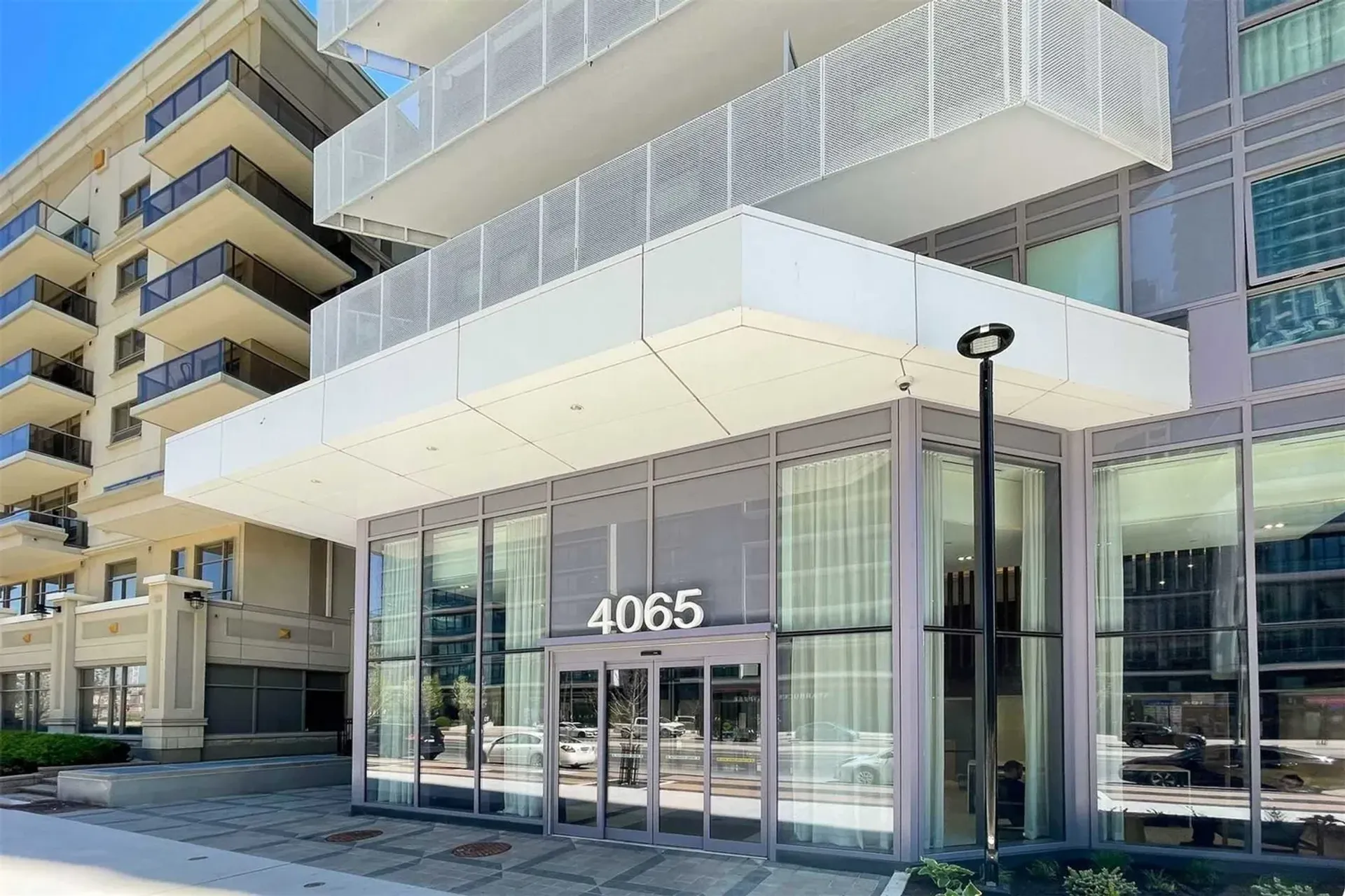 Condominium dans Mississauga, 4065 Confederation Parkway 10585658