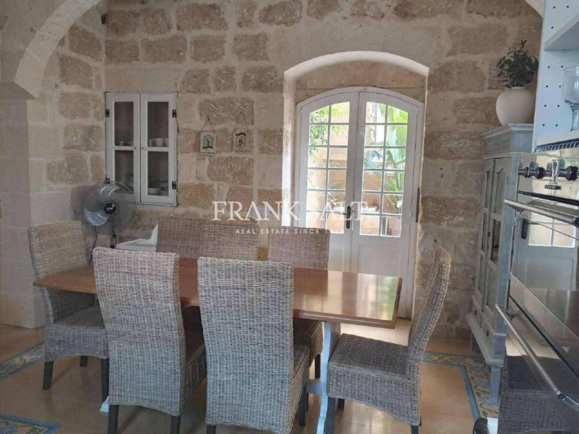 House in Xaghra,  10695607