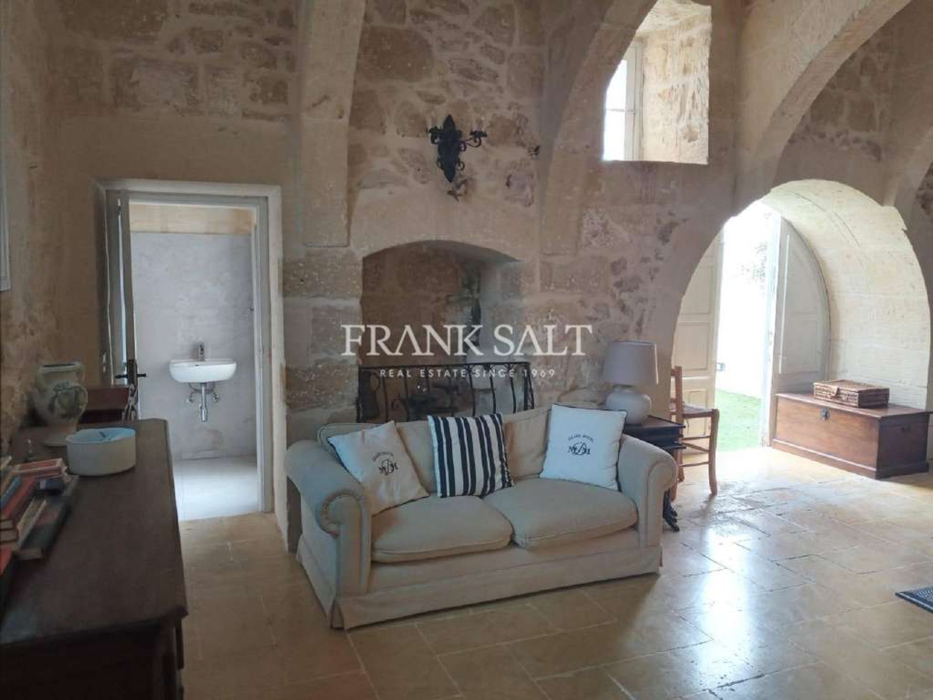 House in Xaghra,  10695607