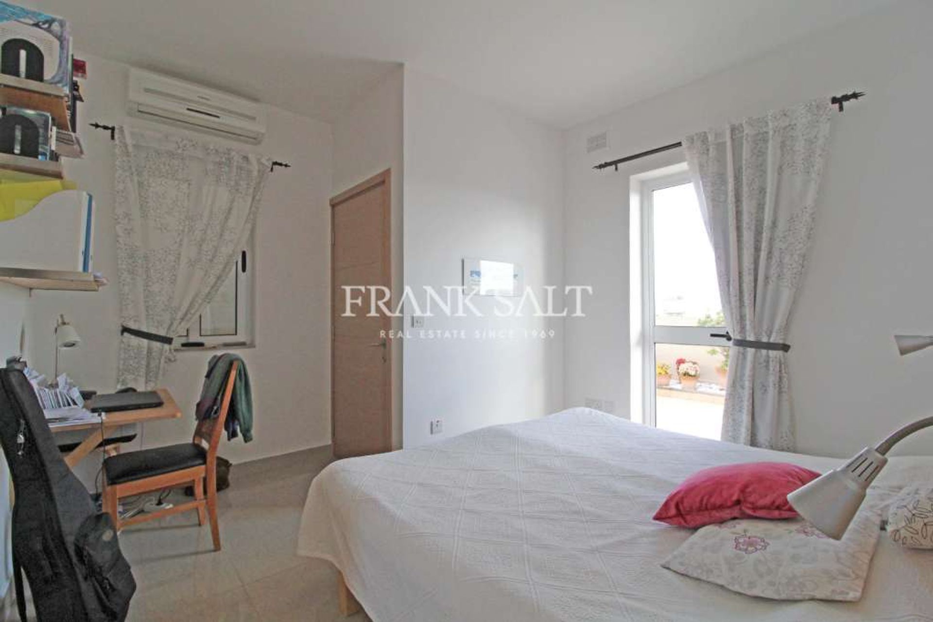 Condominium in San Giljan, San Giljan 10695609