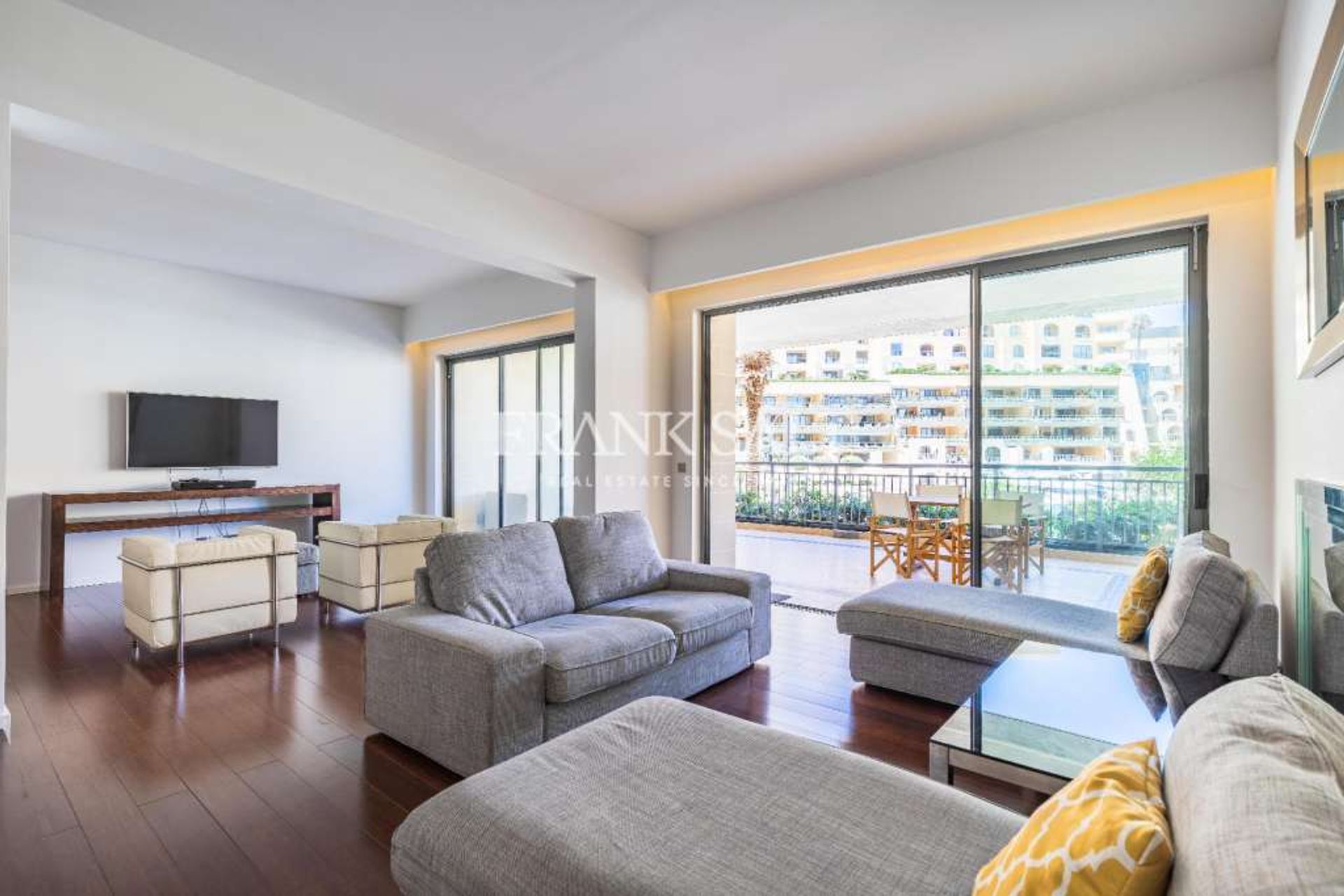 Condominium in San Giljan, San Giljan 10695615