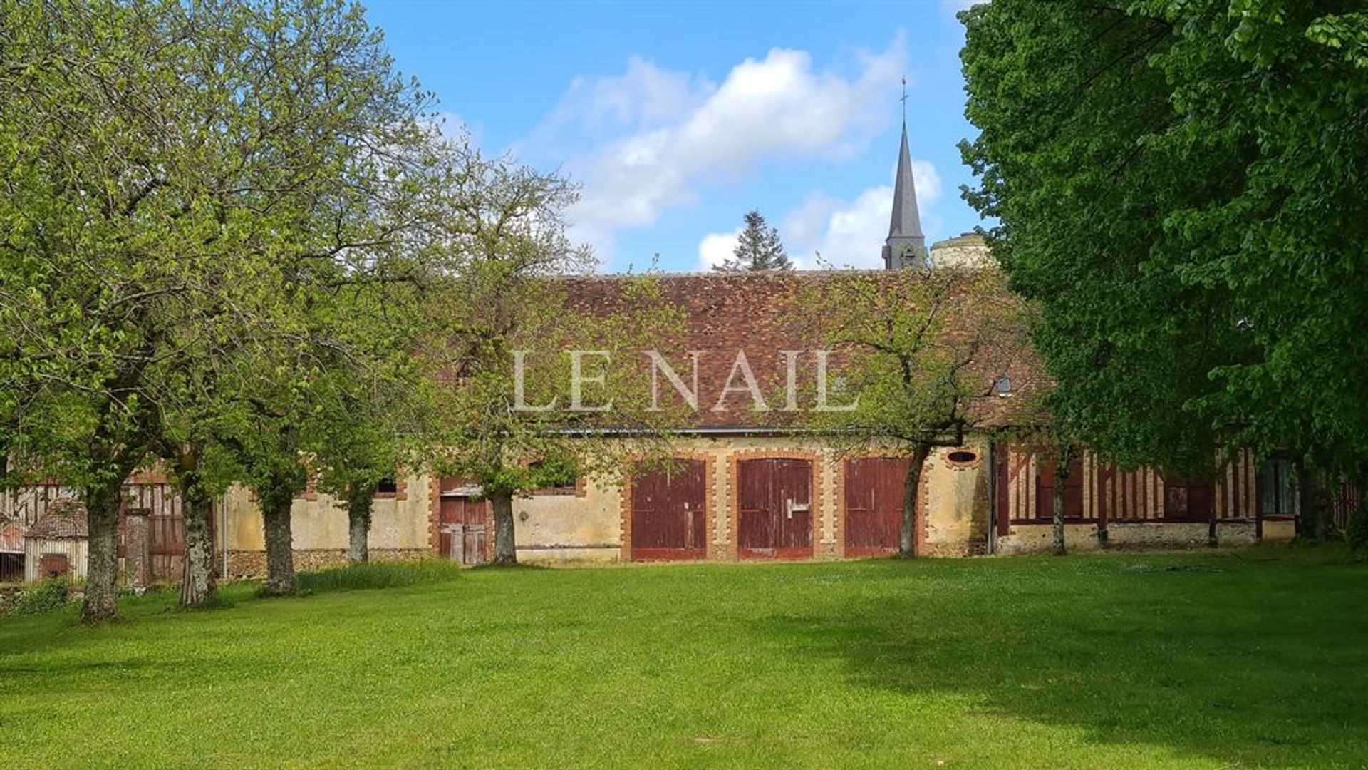 House in Azé, Centre-Val de Loire 10695970