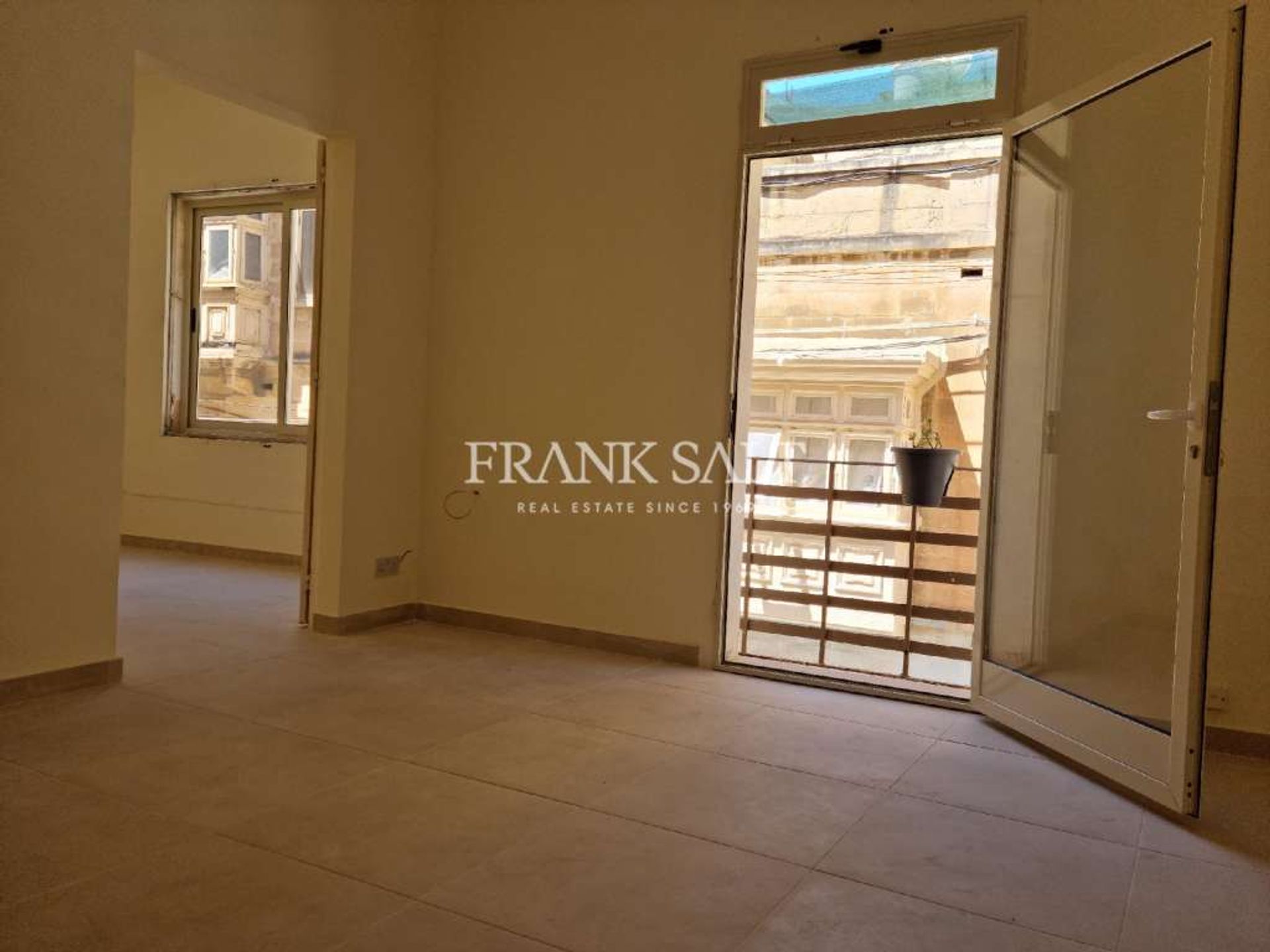 Osakehuoneisto sisään Senglea, Isla 10696381