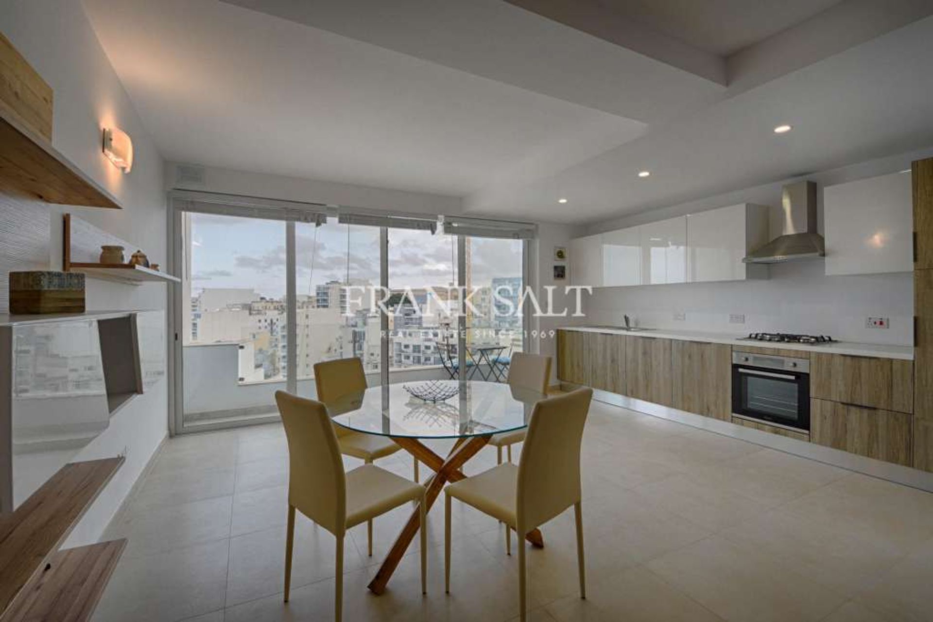 Condominium in San Giljan, San Giljan 10696462