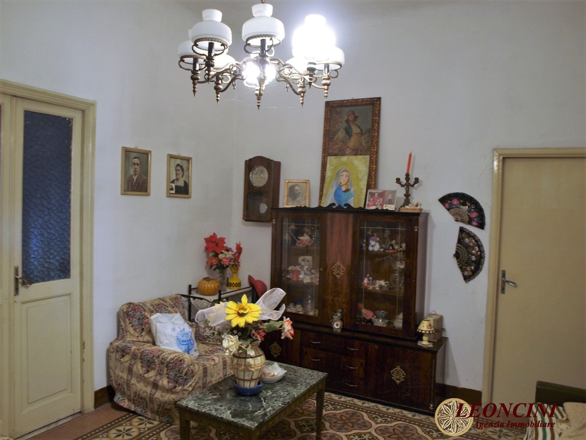 عمارات في (فيلافرانكا في لونيجيانا)., توسكانا 10697203