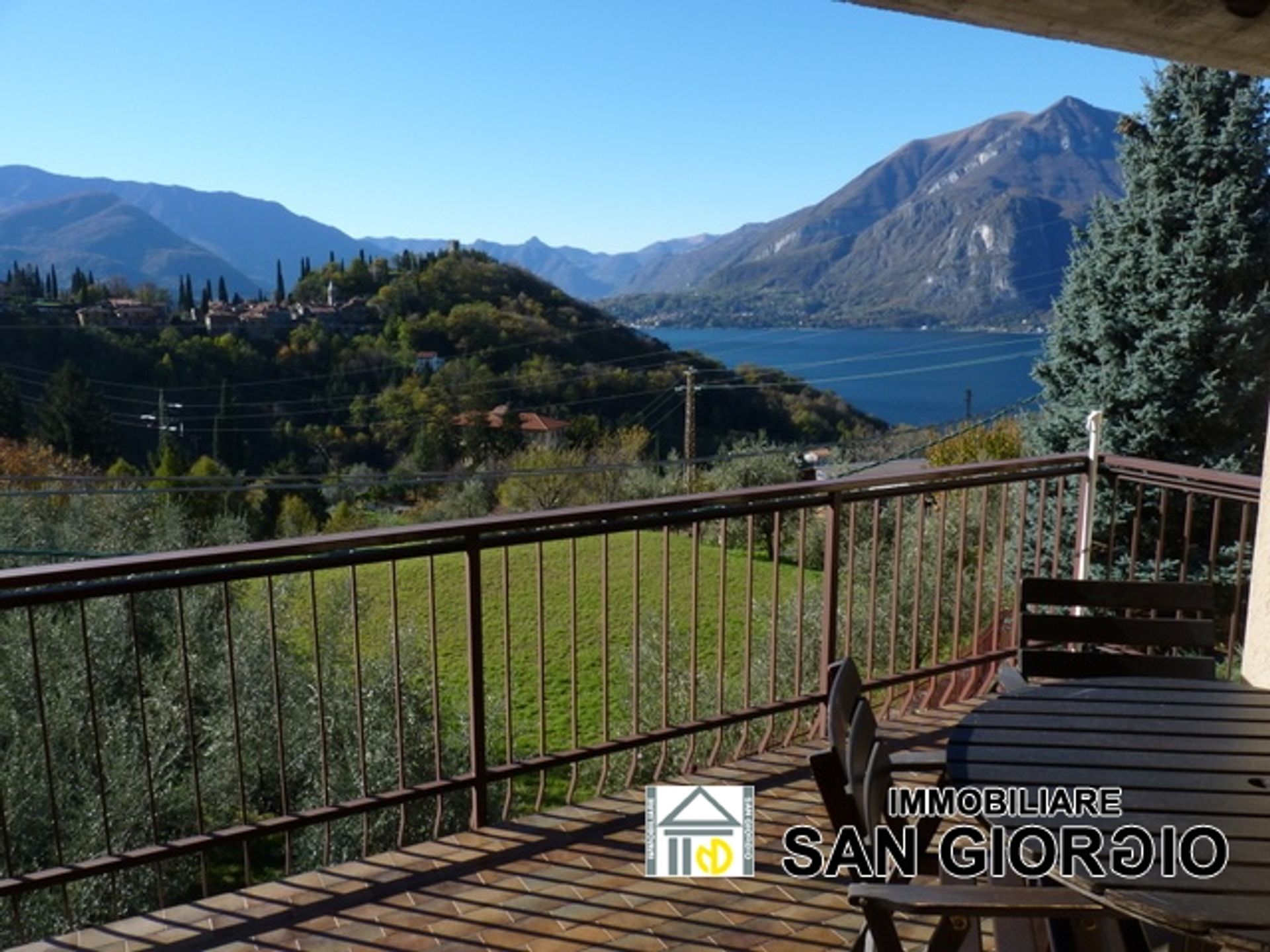 Condominium in Varenna, Lombardije 10697520