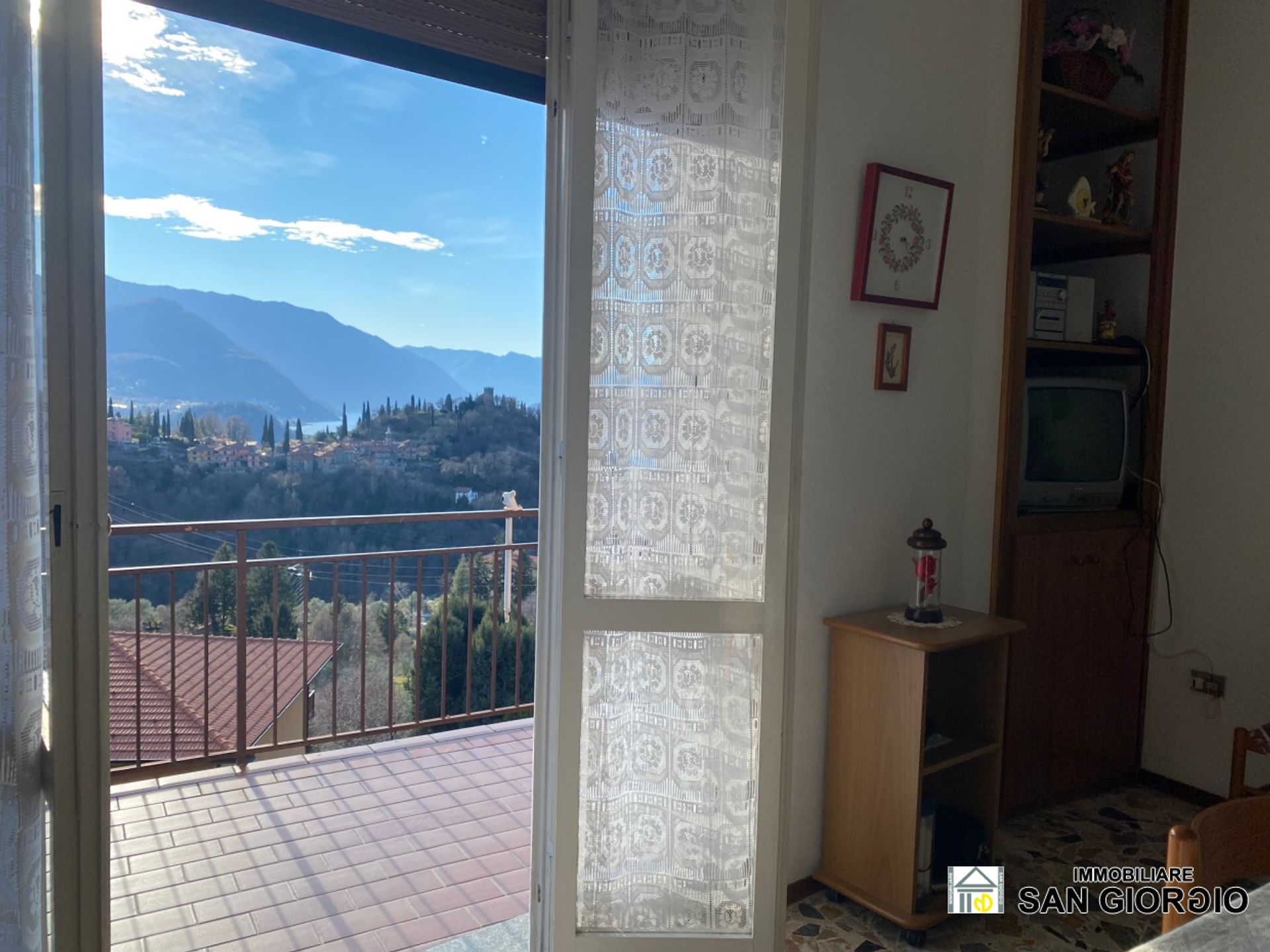 Condominium in Varenna, Lombardije 10697536